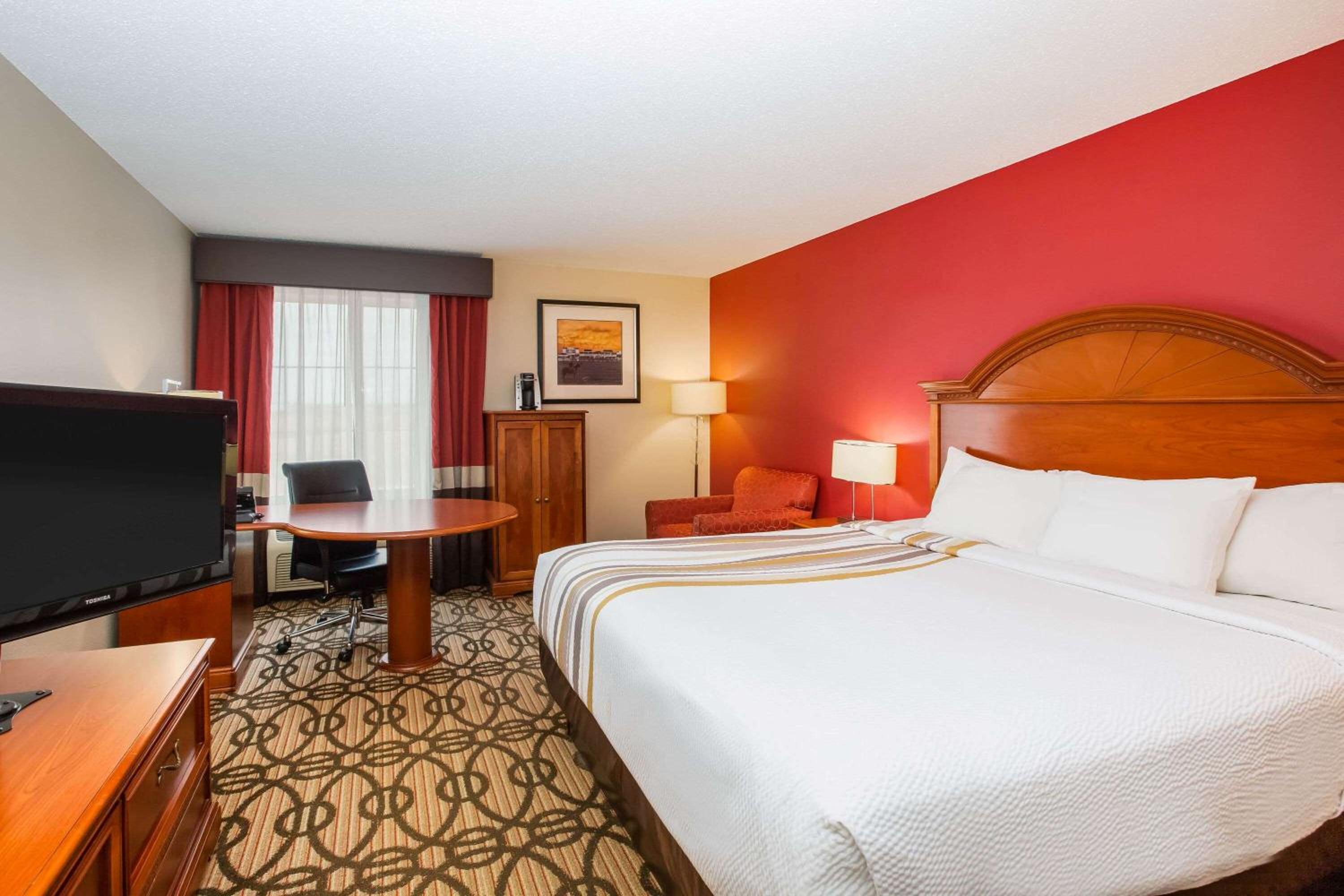 Deluxe King Room - Photo 1