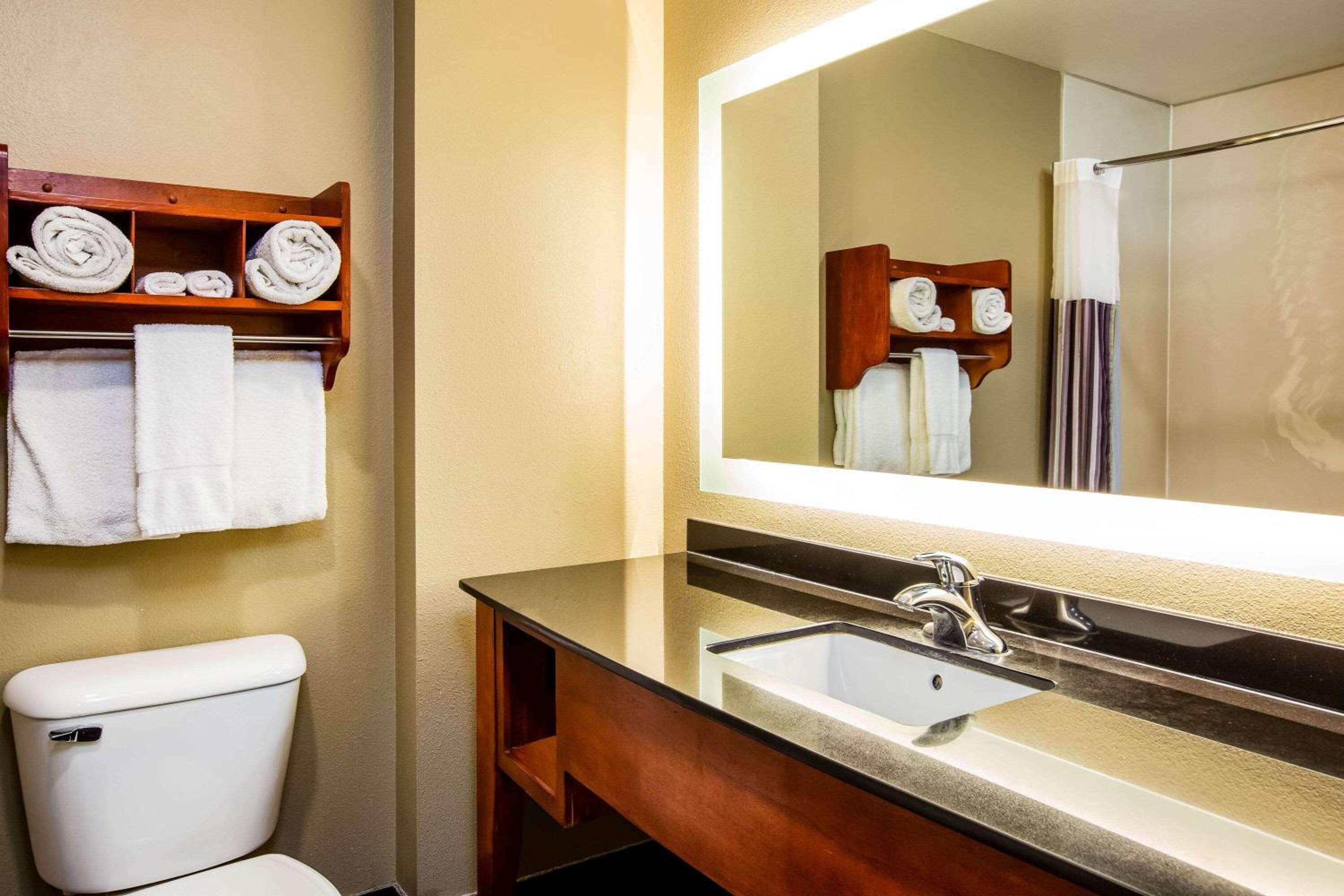 Deluxe King Room - Photo 3