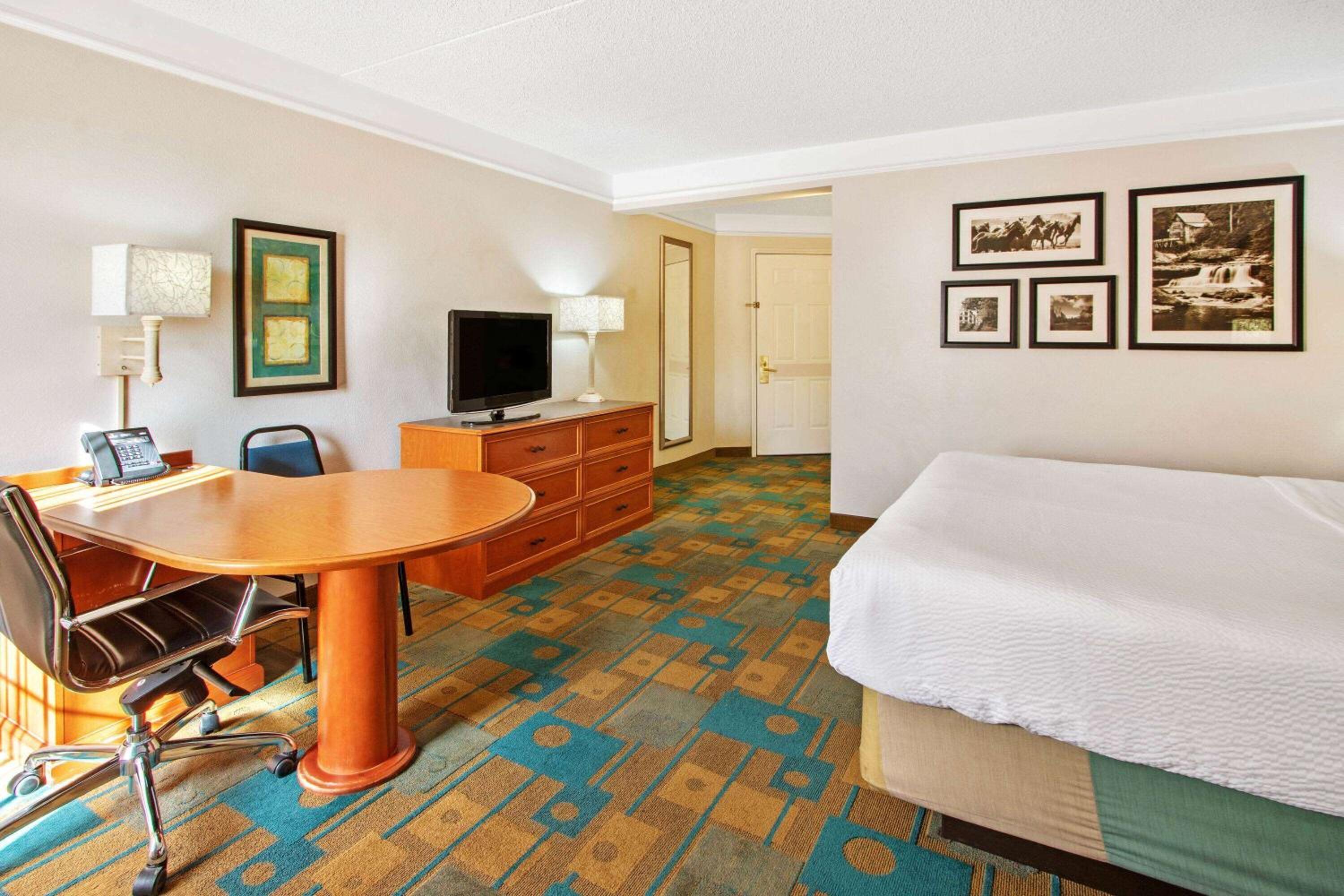 Deluxe King Room - Photo 1