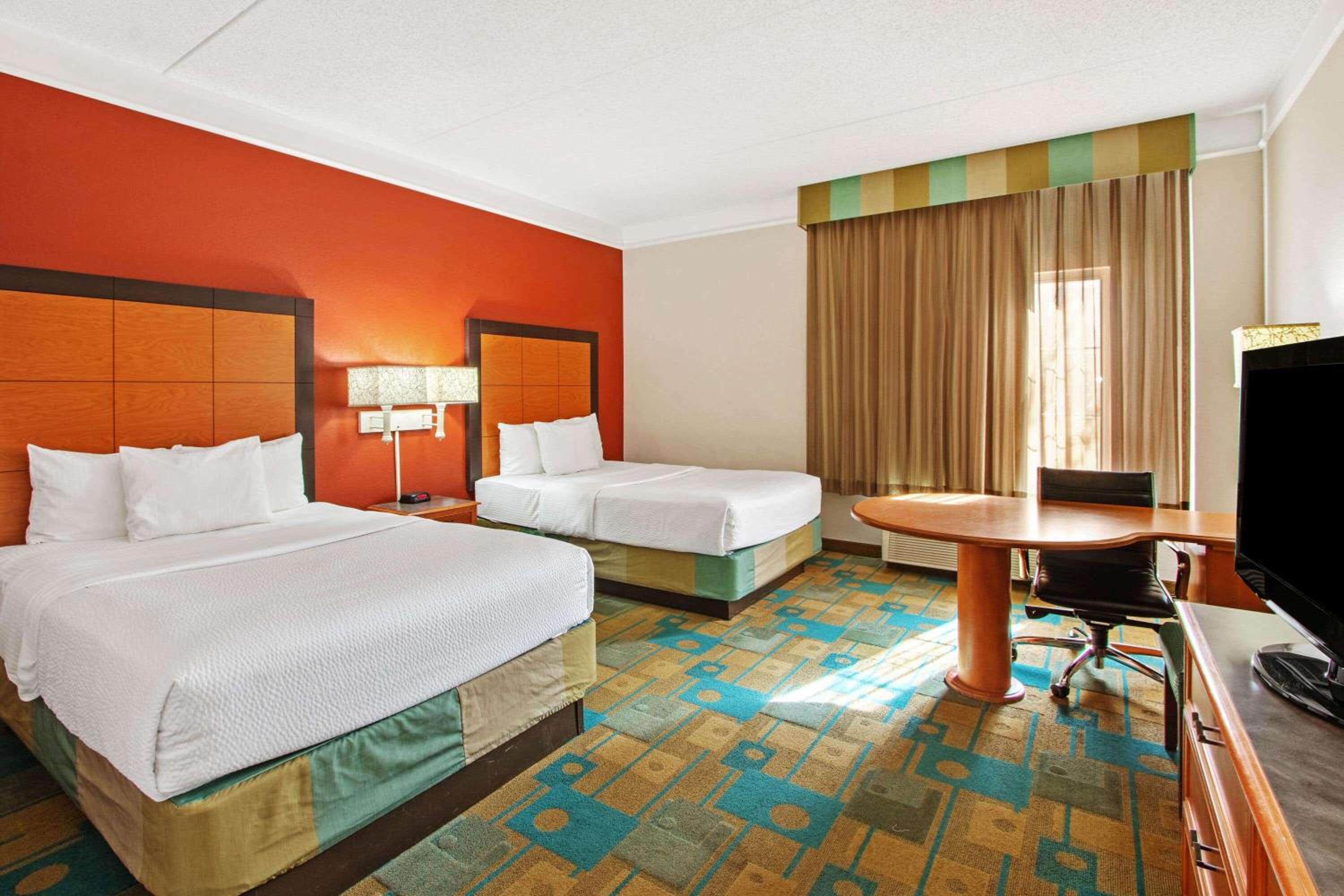 Double Room with Two Double Beds - Photo 2