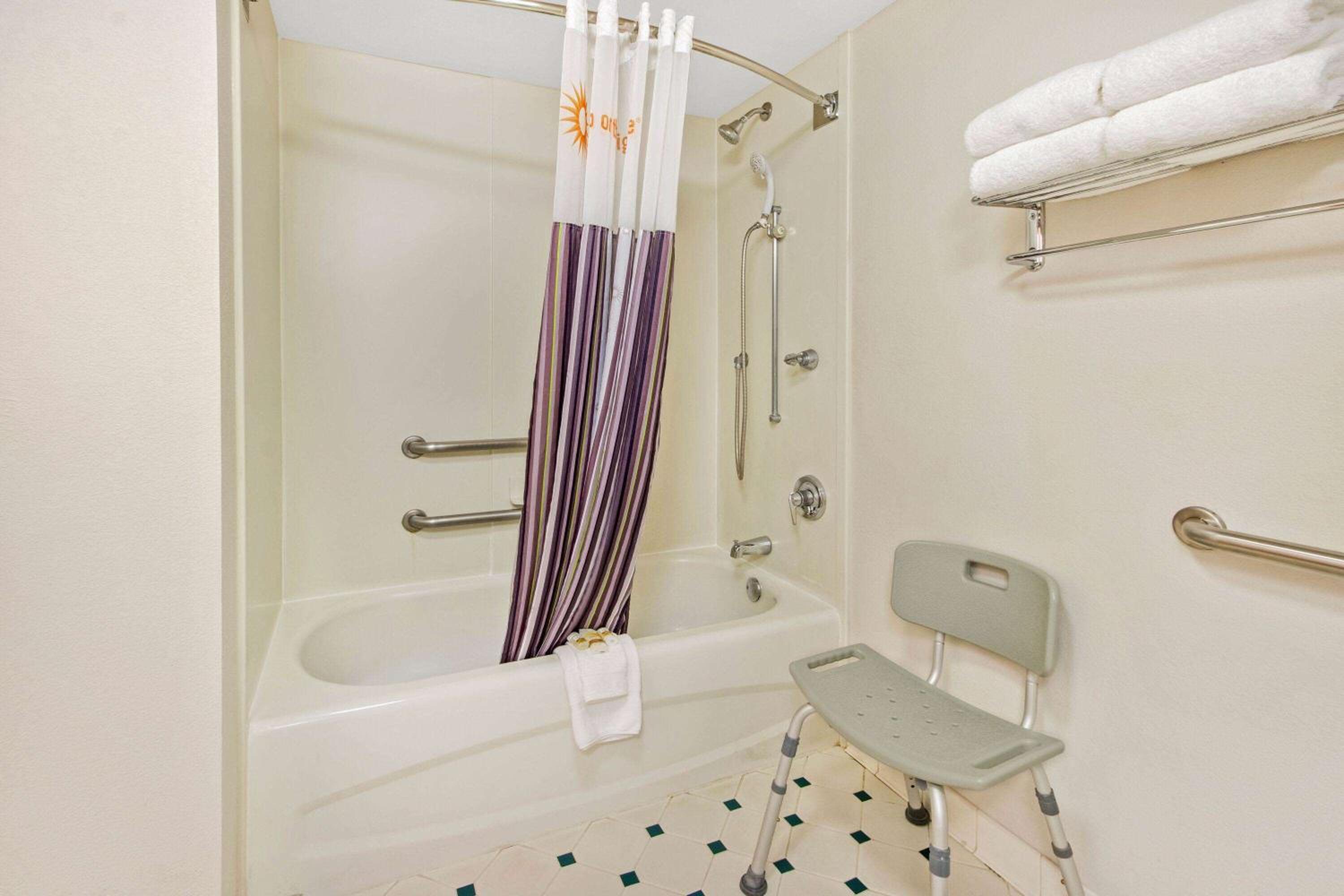 Double Room with Two Double Beds - Photo 3