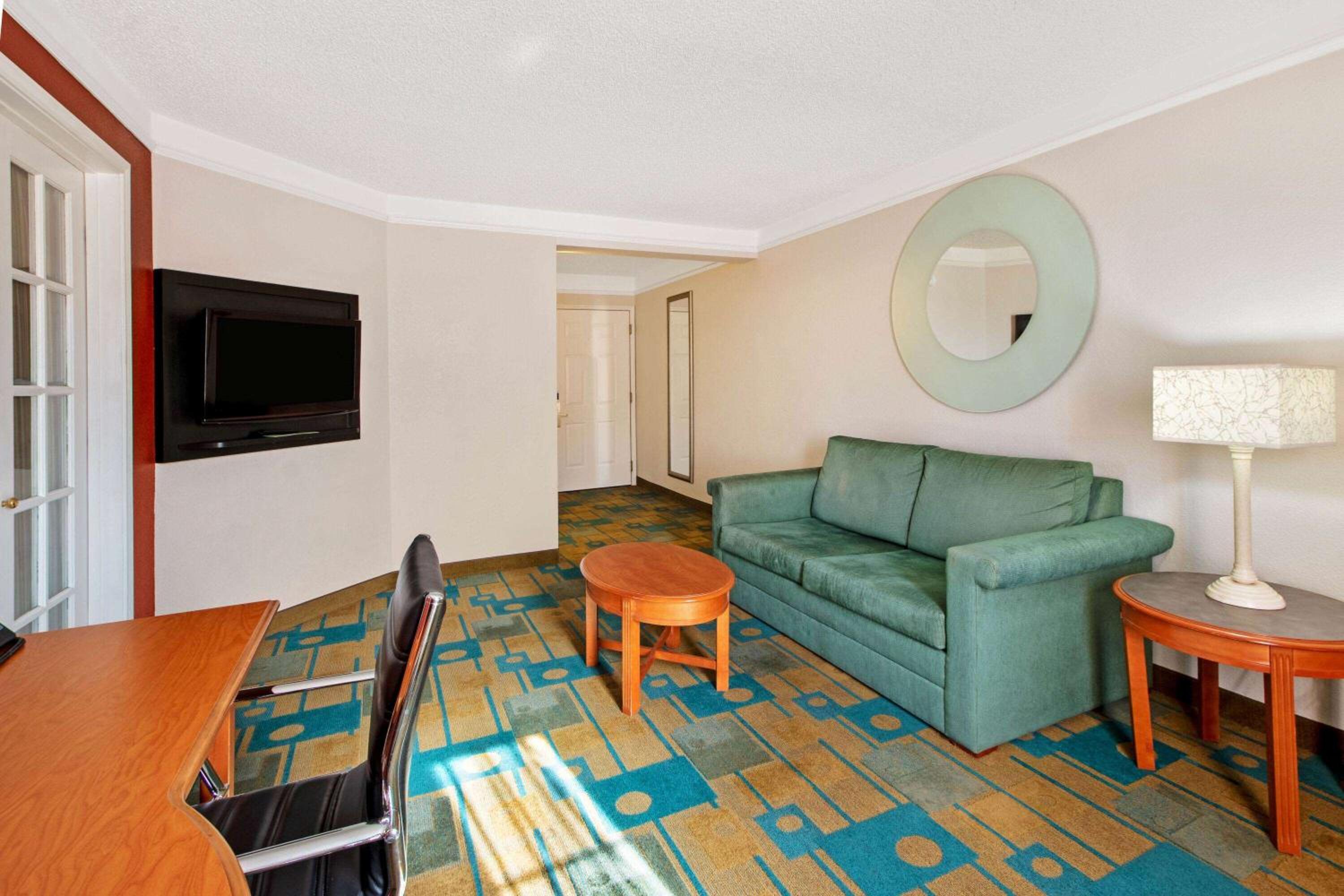 One-Bedroom King Suite - Non-Smoking - Photo 1