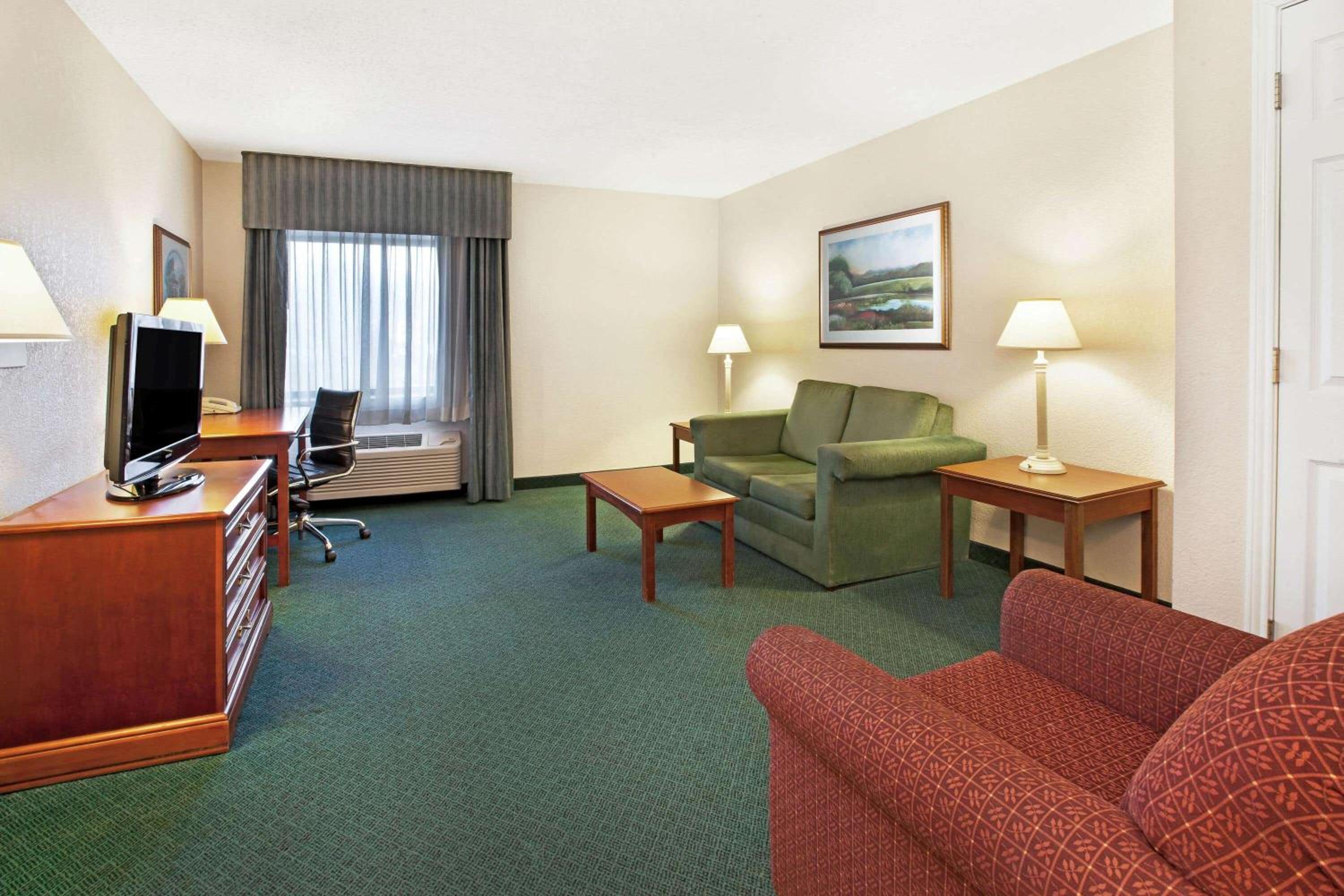 1 King Bed, One-Bedroom Apartment, Non-Smoking photo 1