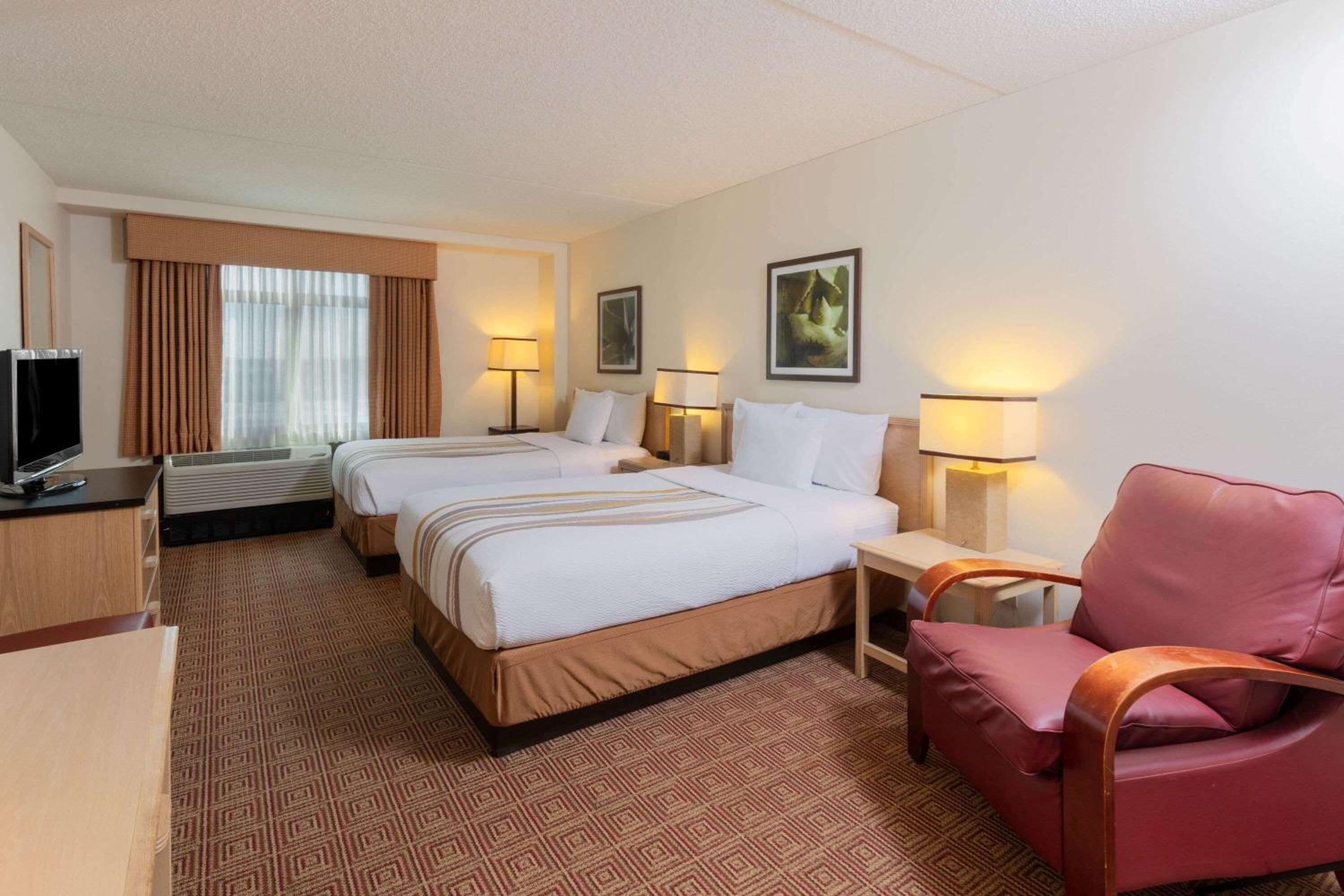 Double Room with Two Double Beds - Non-Smoking photo 3