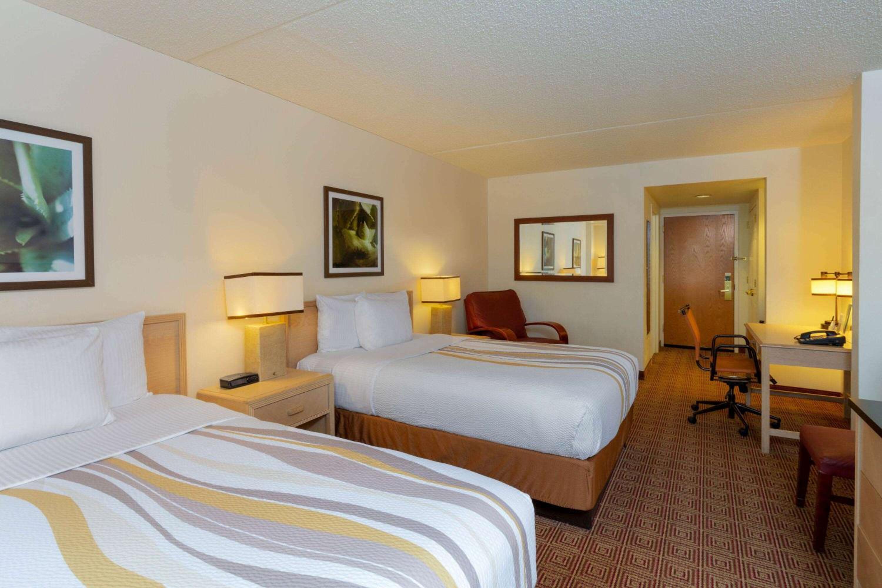Double Room with Two Double Beds - Non-Smoking photo 1