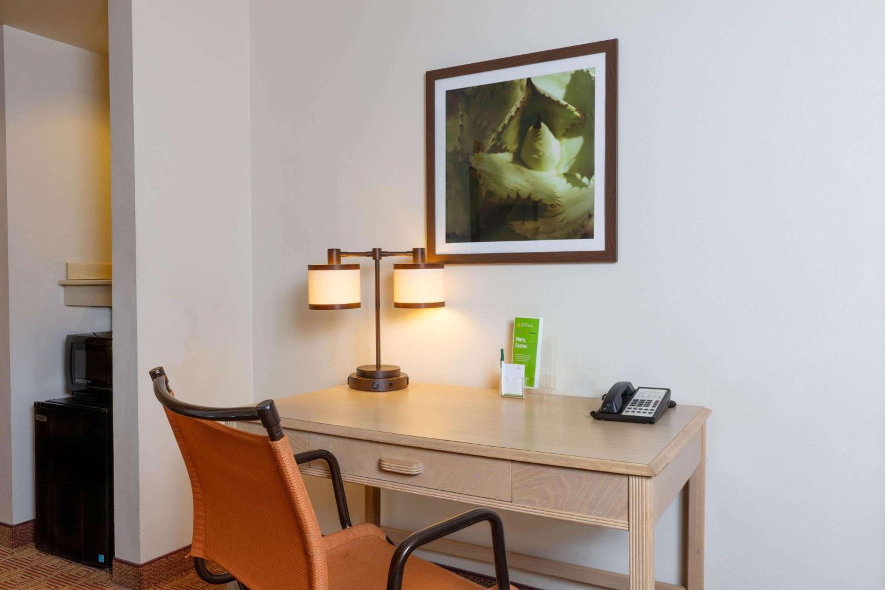 Executive King Suite with Sofa Bed - Non-Smoking photo 2