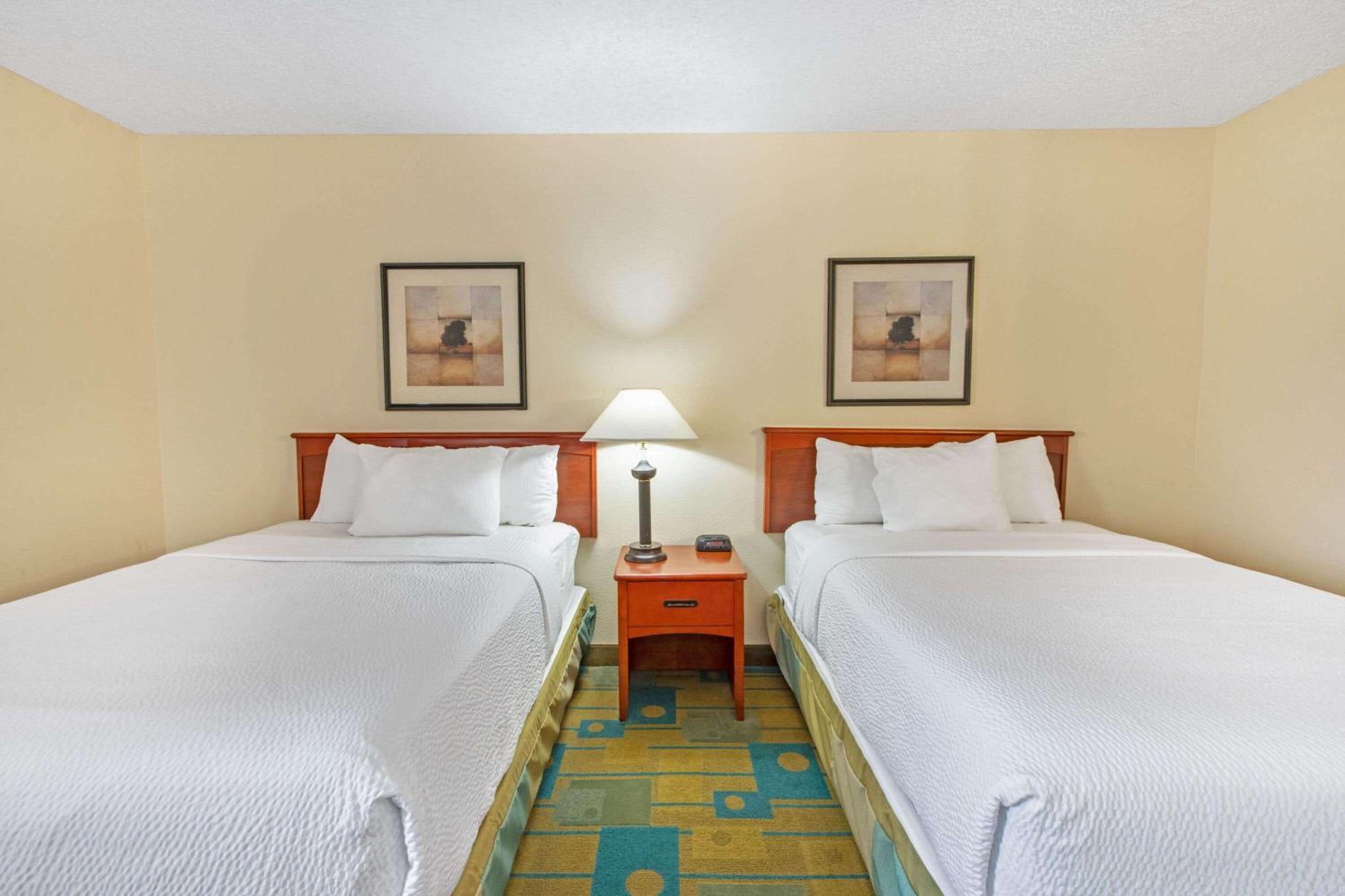 Double Room with Two Double Beds - Non-Smoking - Photo 2