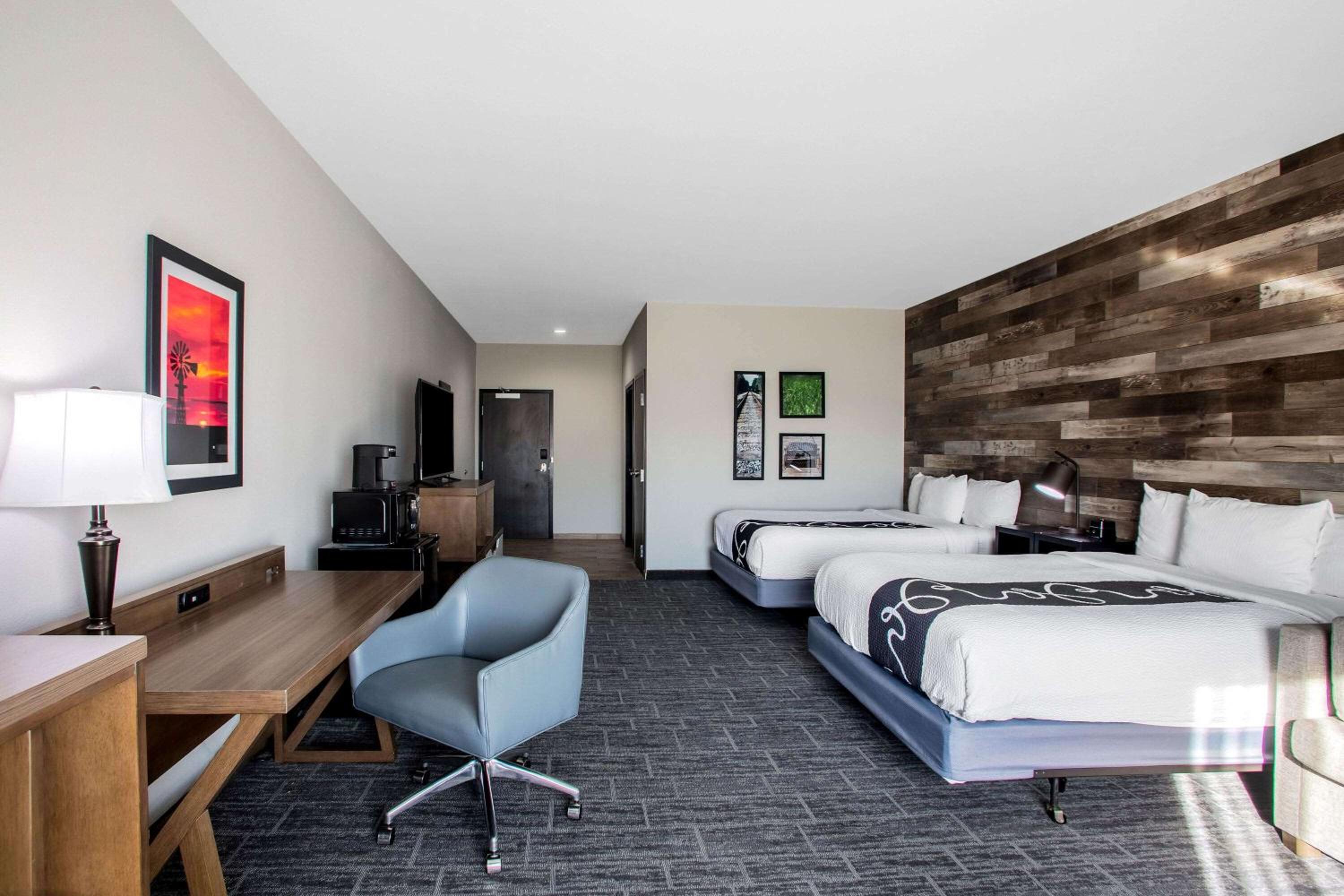 Executive Studio Suite with Two Queen Beds - Mobility Access/Non-Smoking photo 3