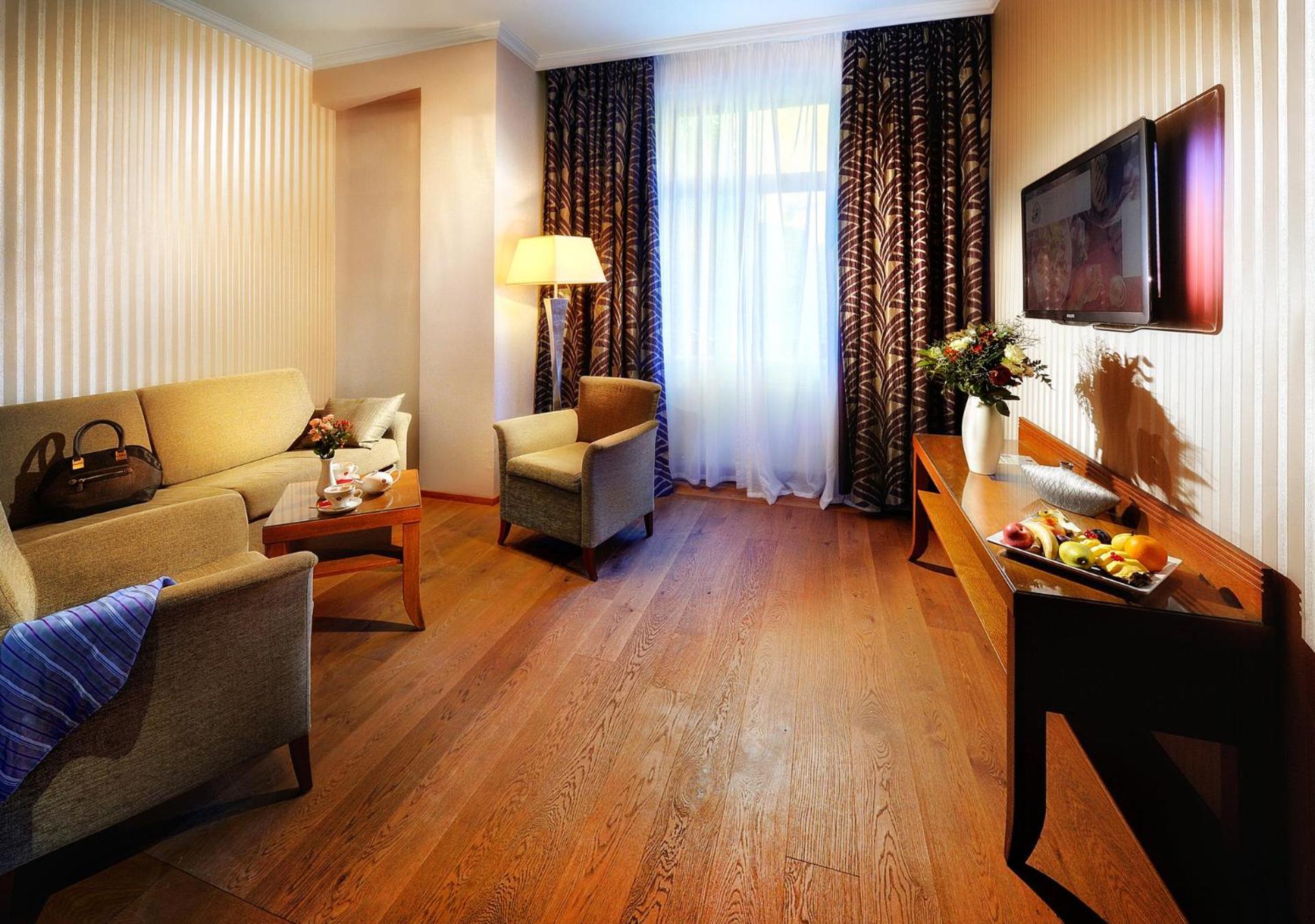 Modern Suite - Photo 5