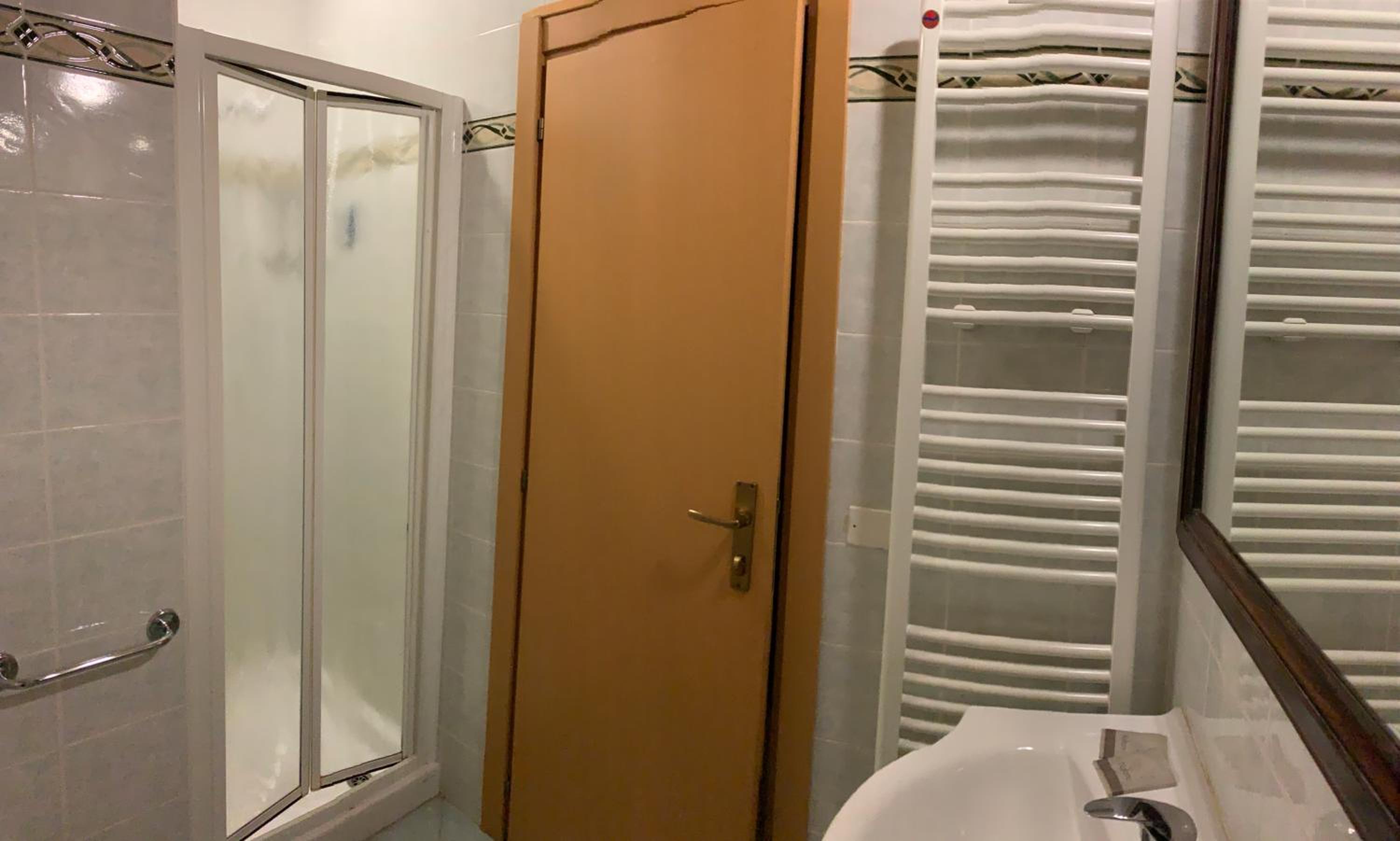 Double Room - Photo 16