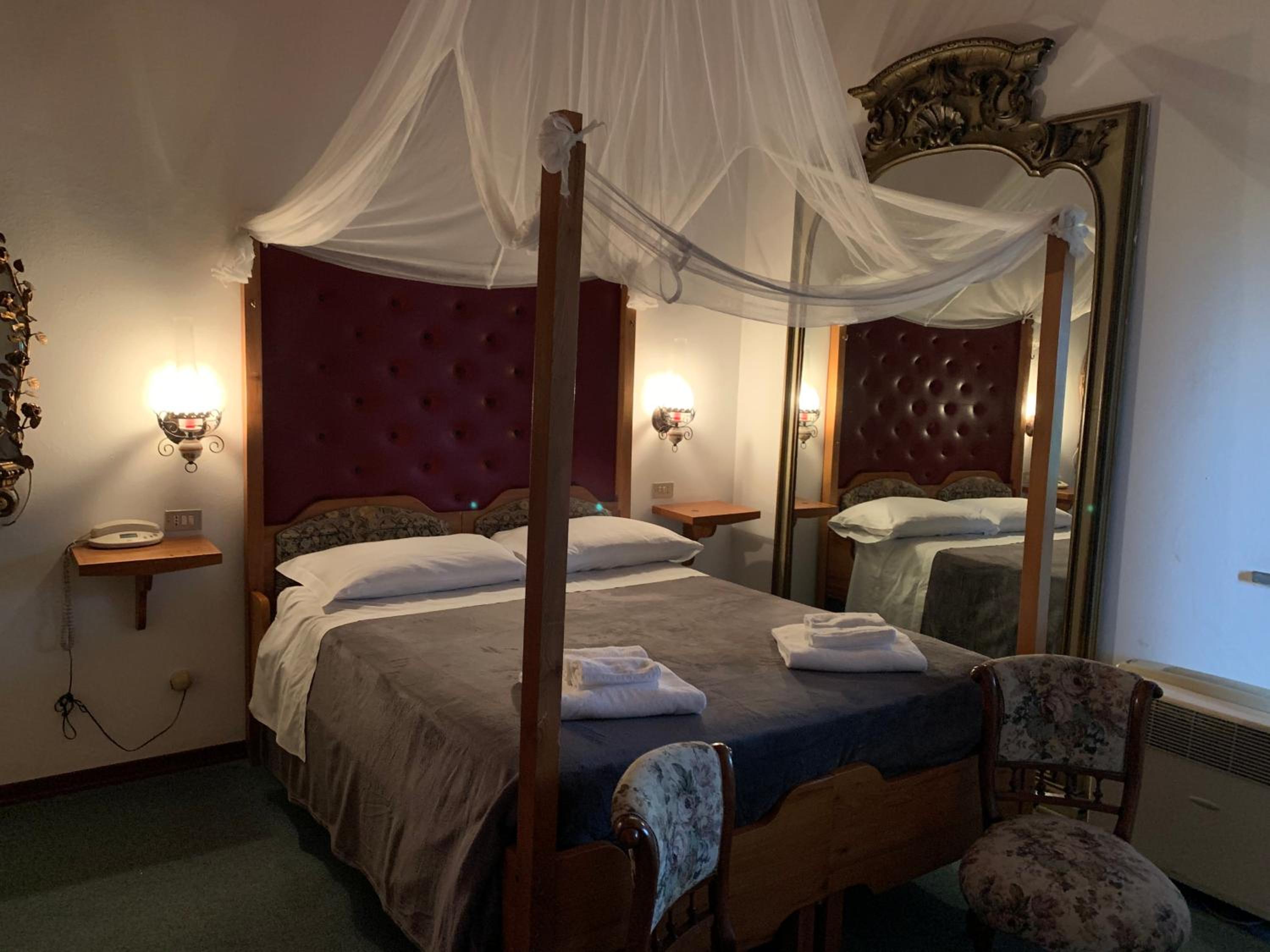 Double Room - Photo 19