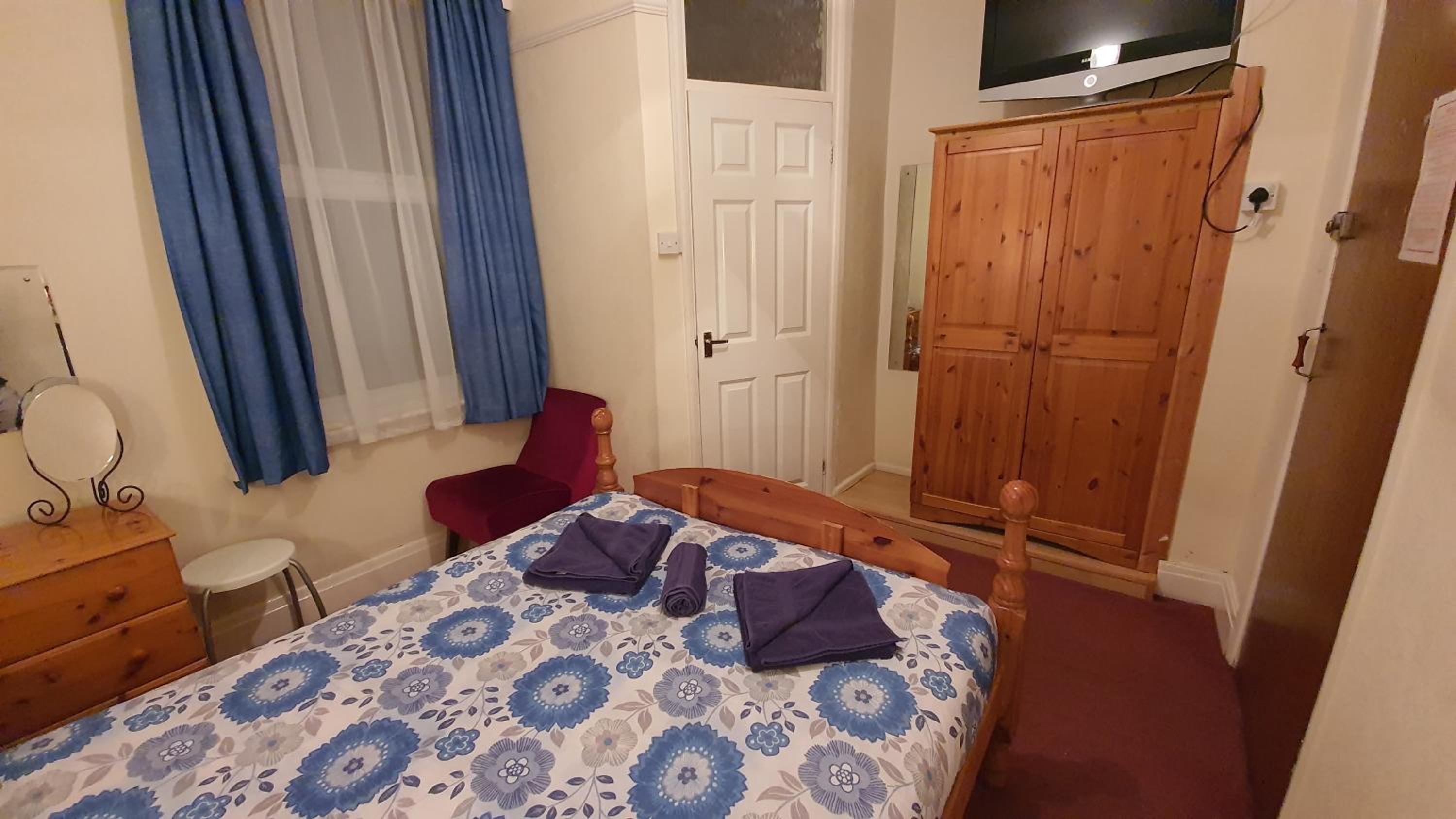 Double Room With Shared Bathroom photo 2