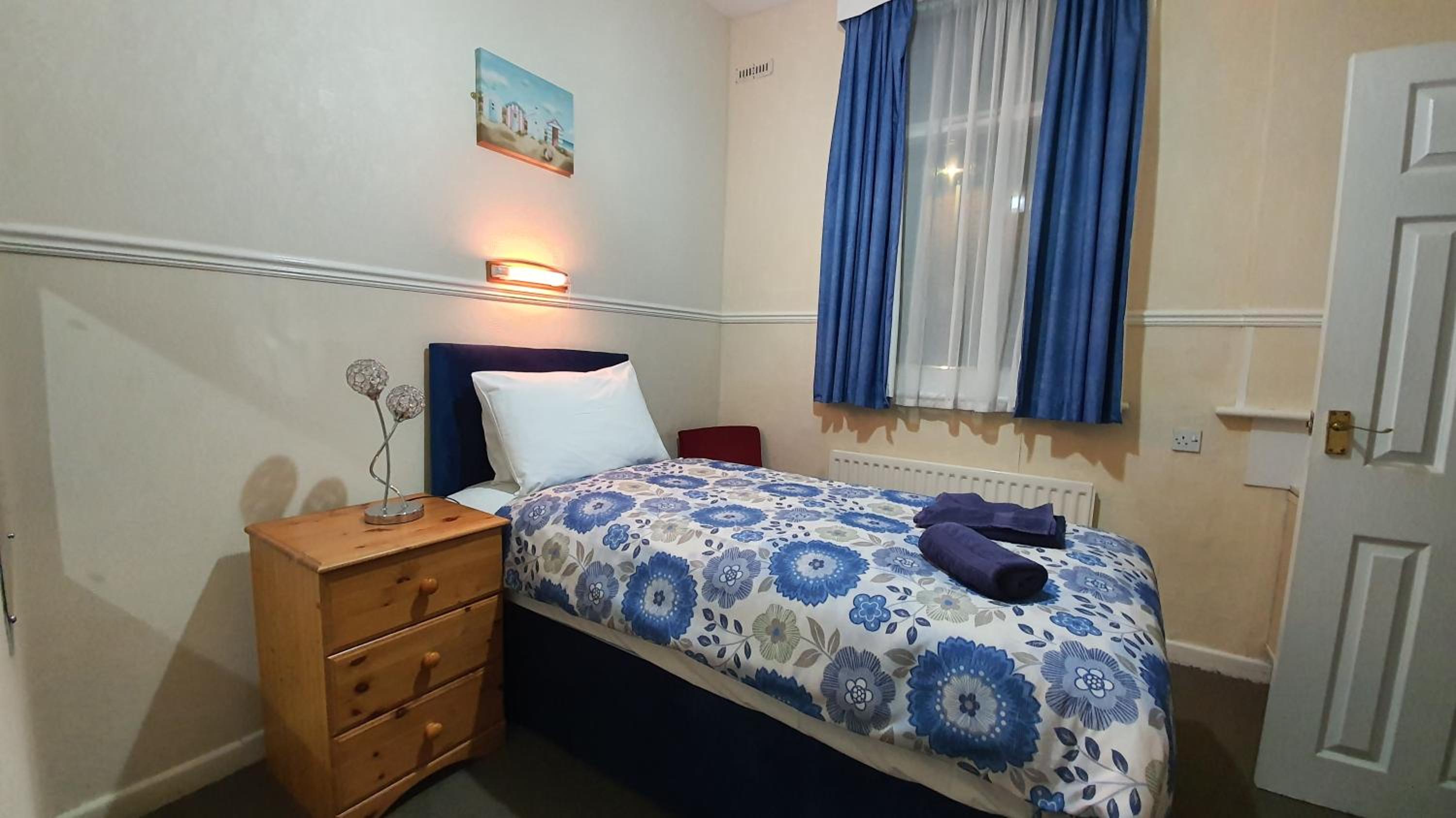 Single Room with Shared Bathroom photo 1