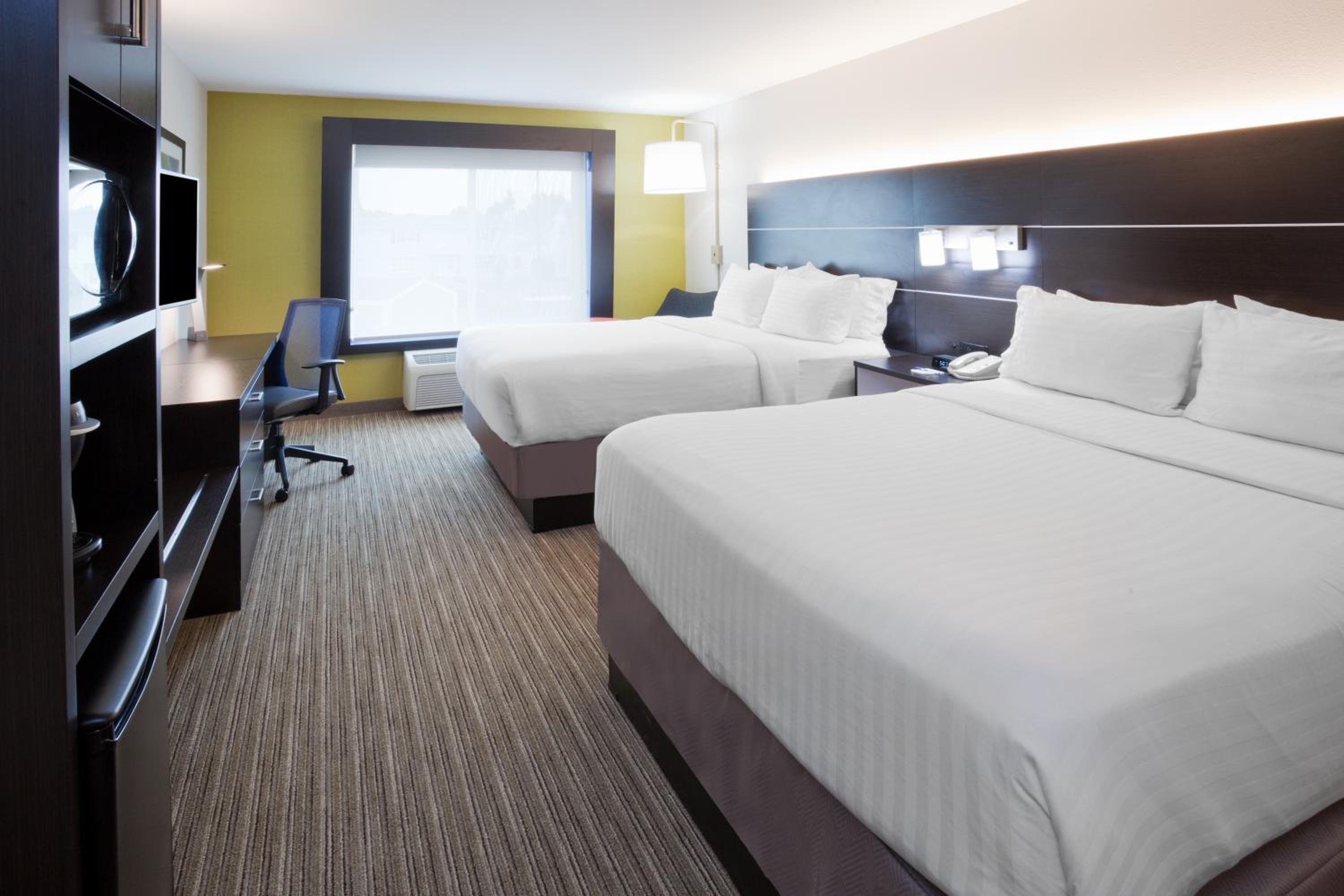 Standard Room with Two Queen Beds - Photo 1