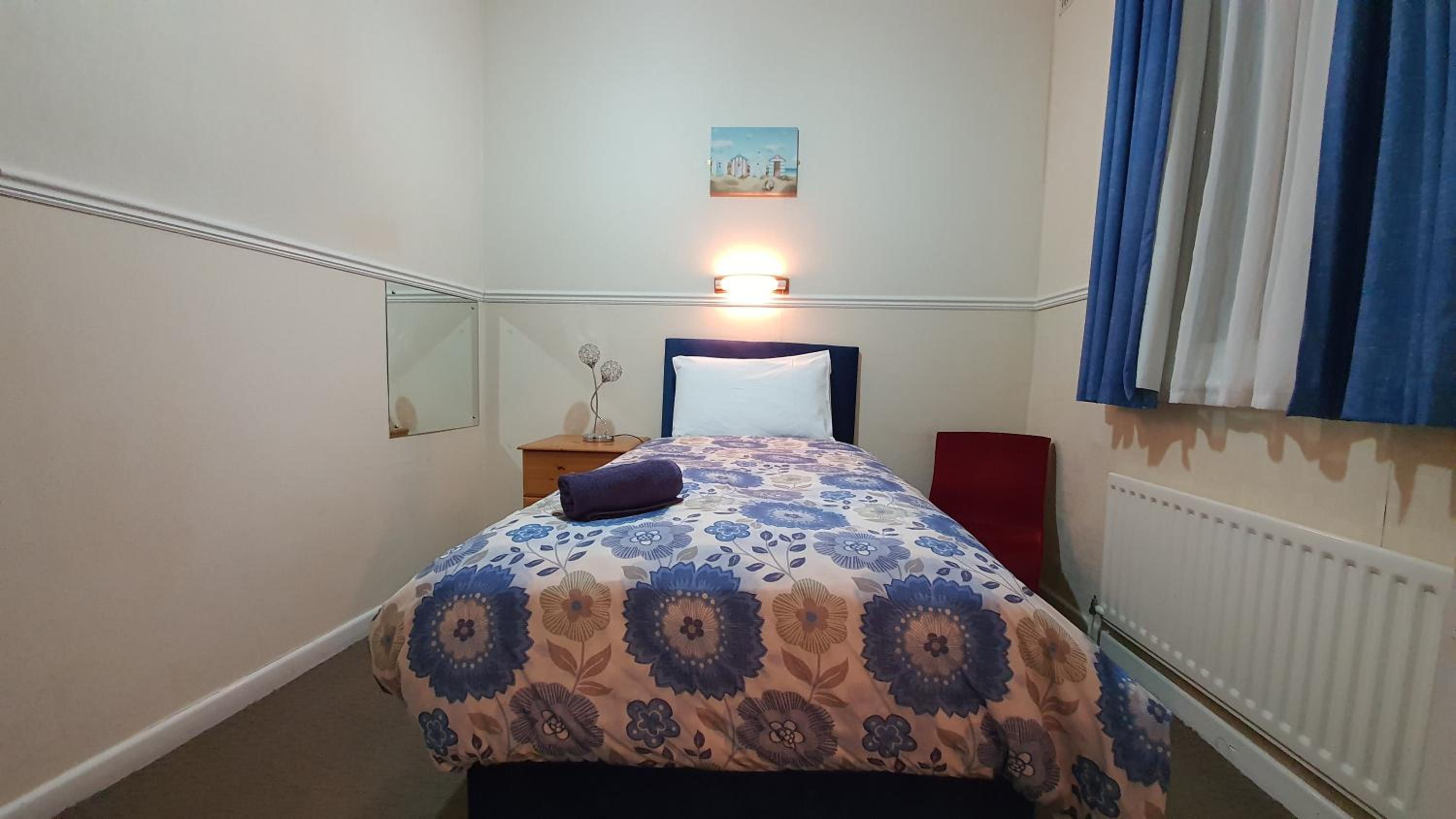 Single Room with Shared Bathroom photo 3