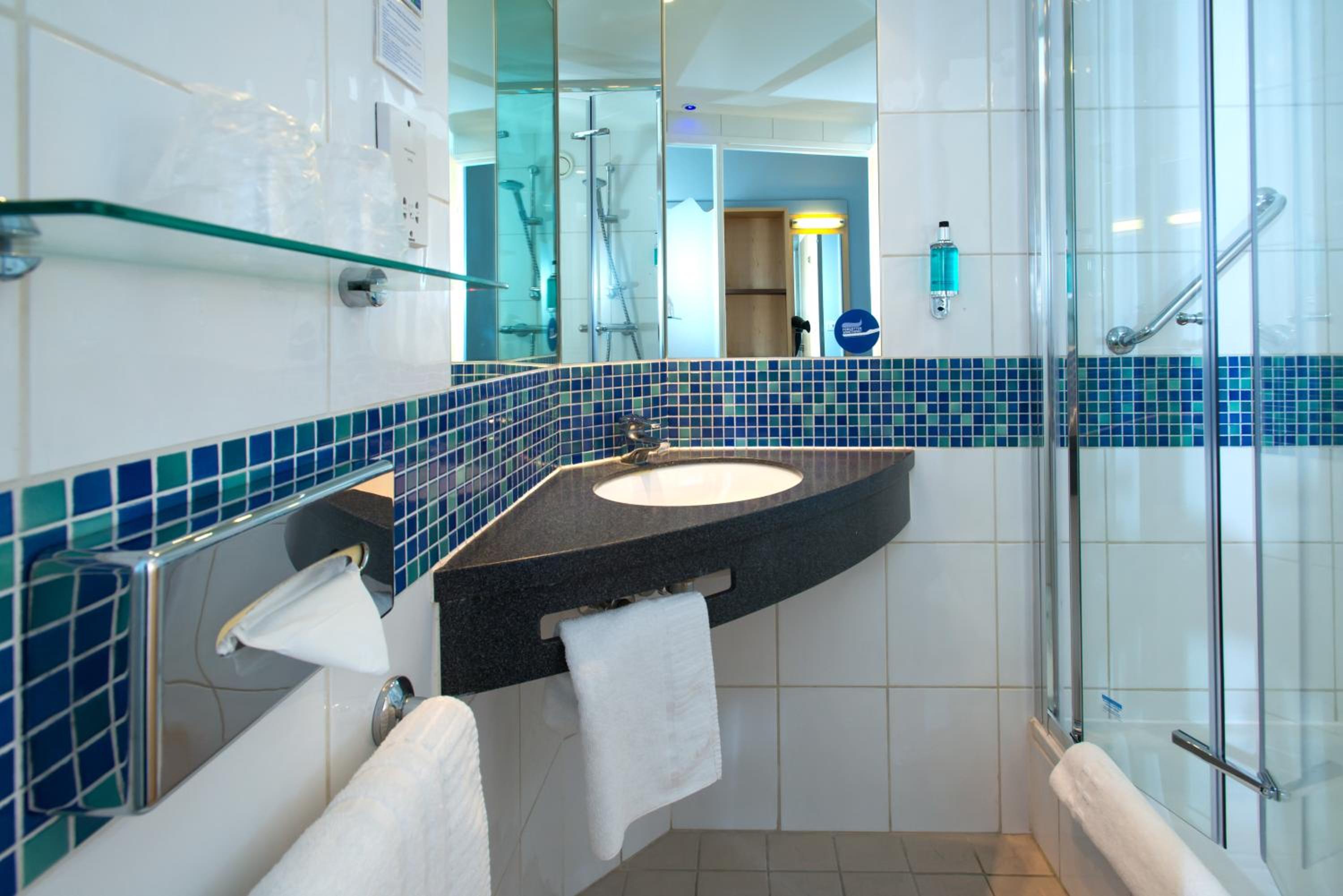 Standard Double Room with Free Hot Breakfast photo 2