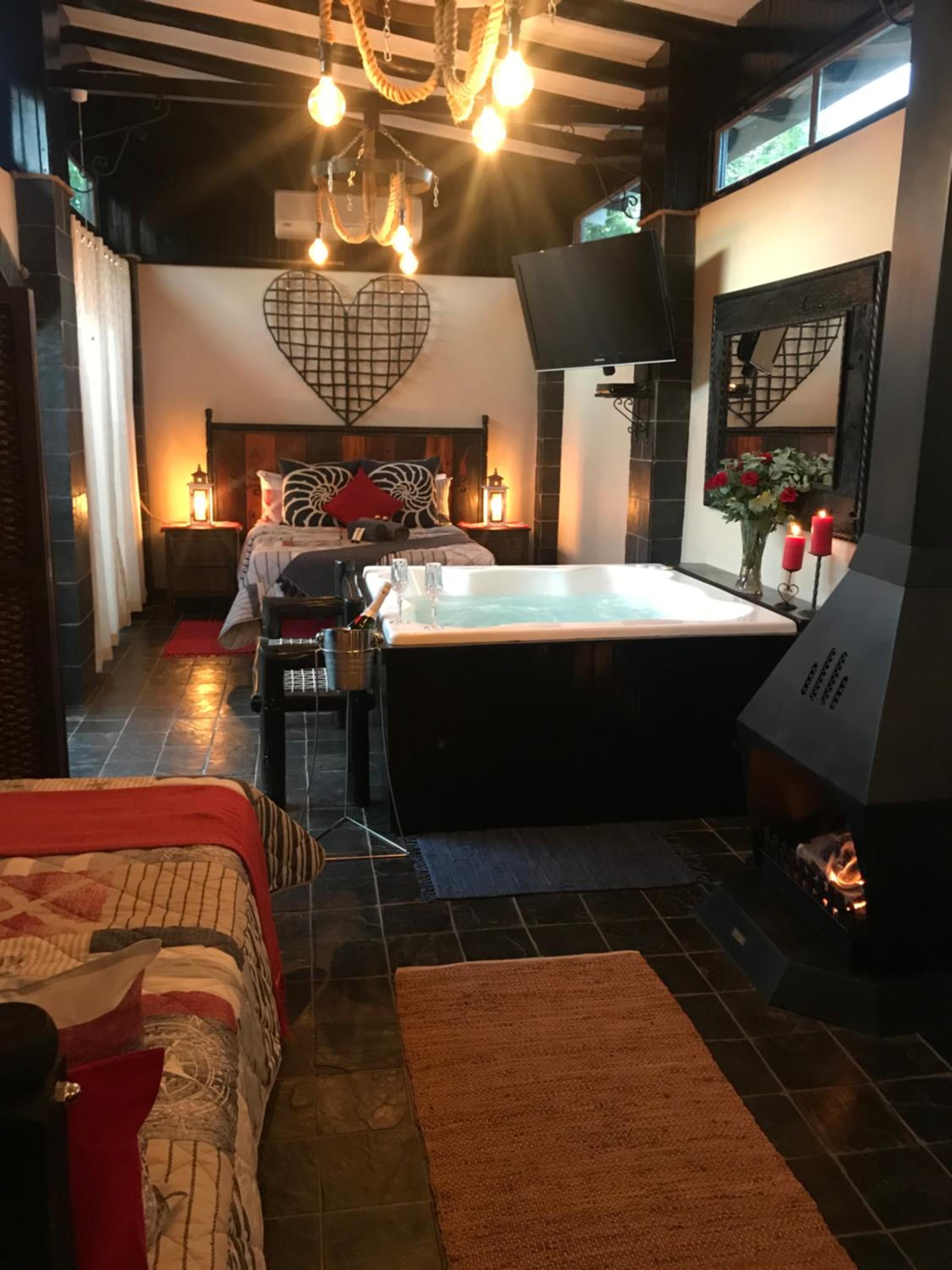 Deluxe Suite with Spa Bath - Photo 11