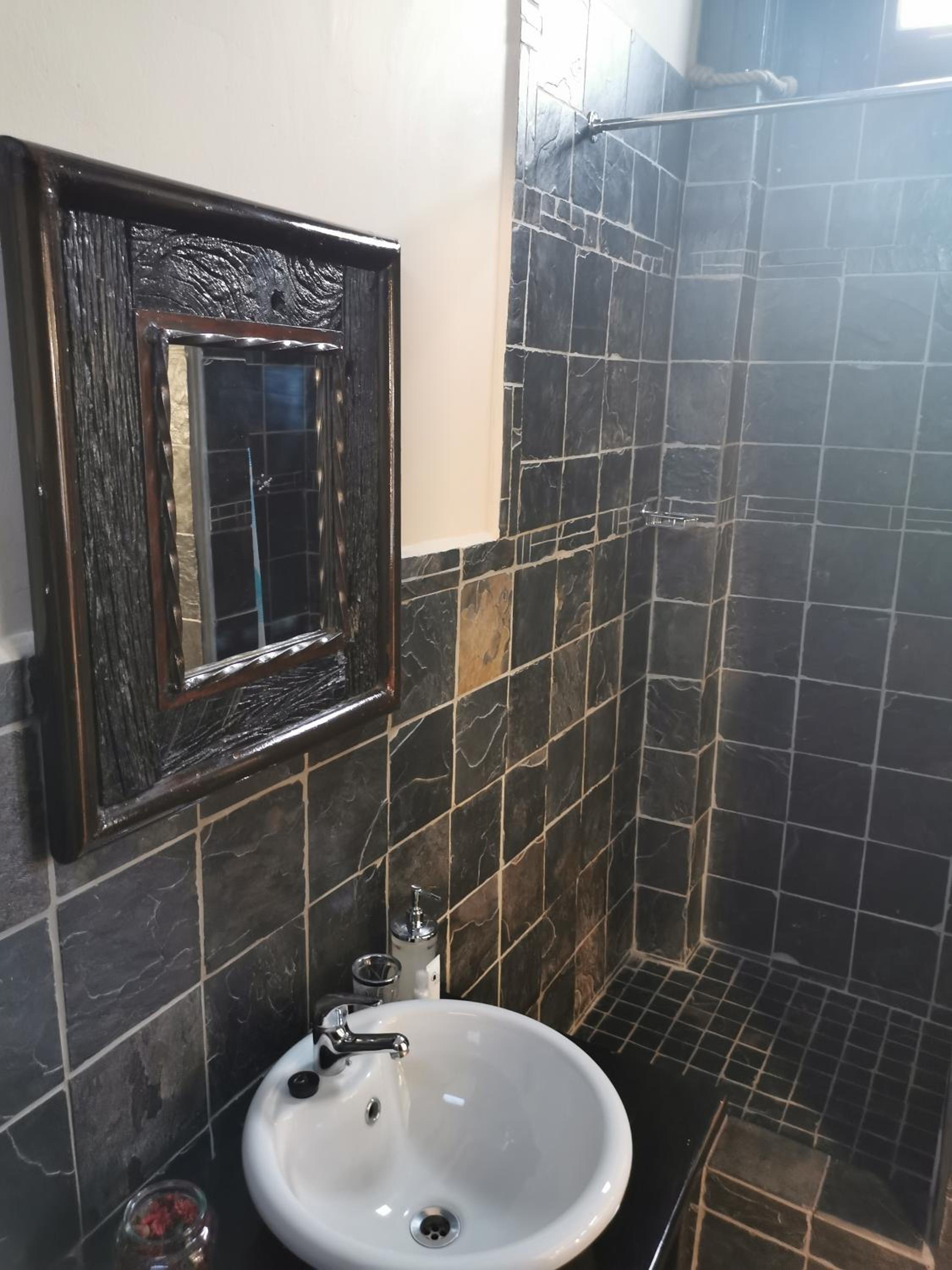 Deluxe Suite with Spa Bath - Photo 4