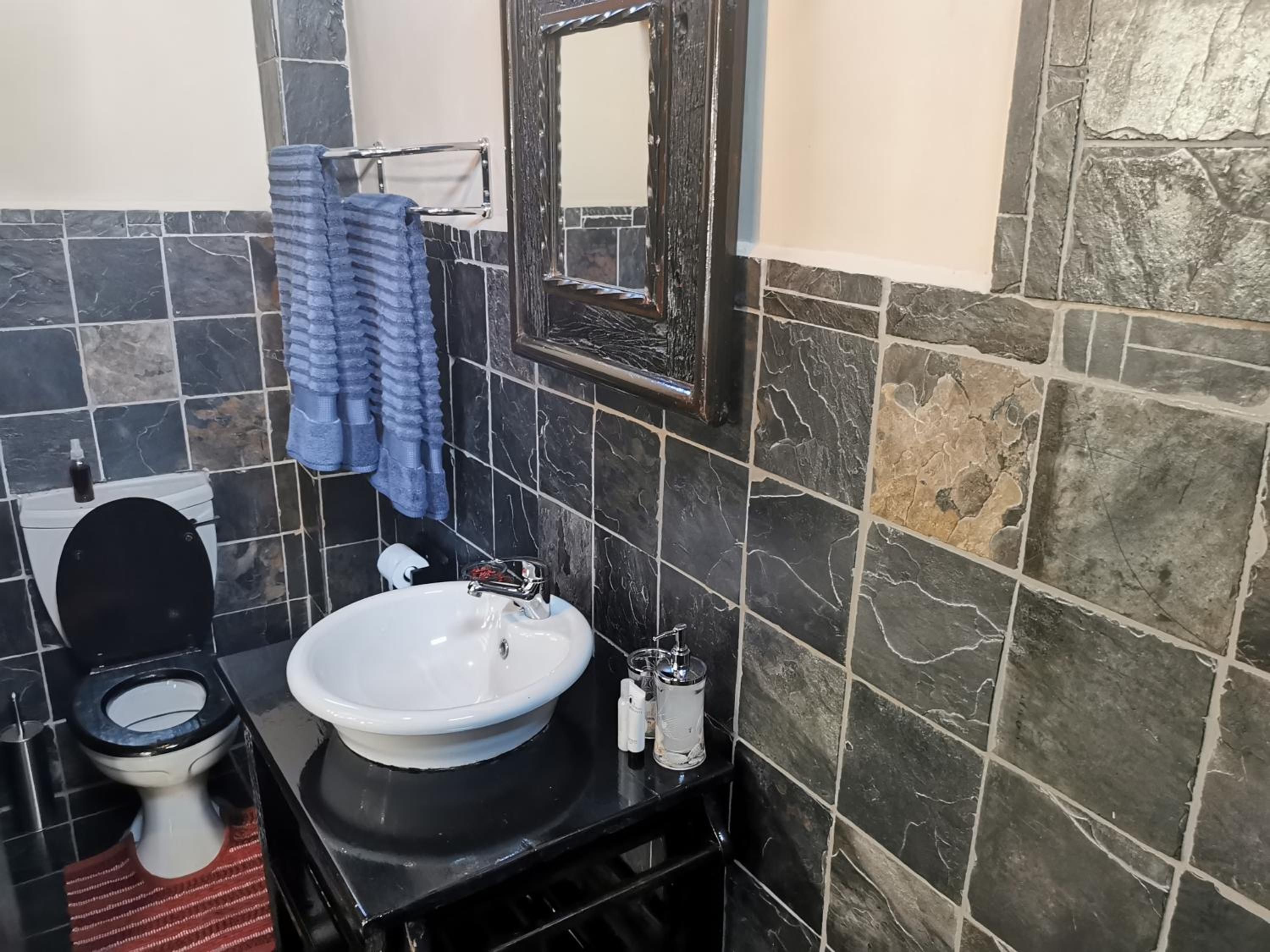 Deluxe Suite with Spa Bath - Photo 7