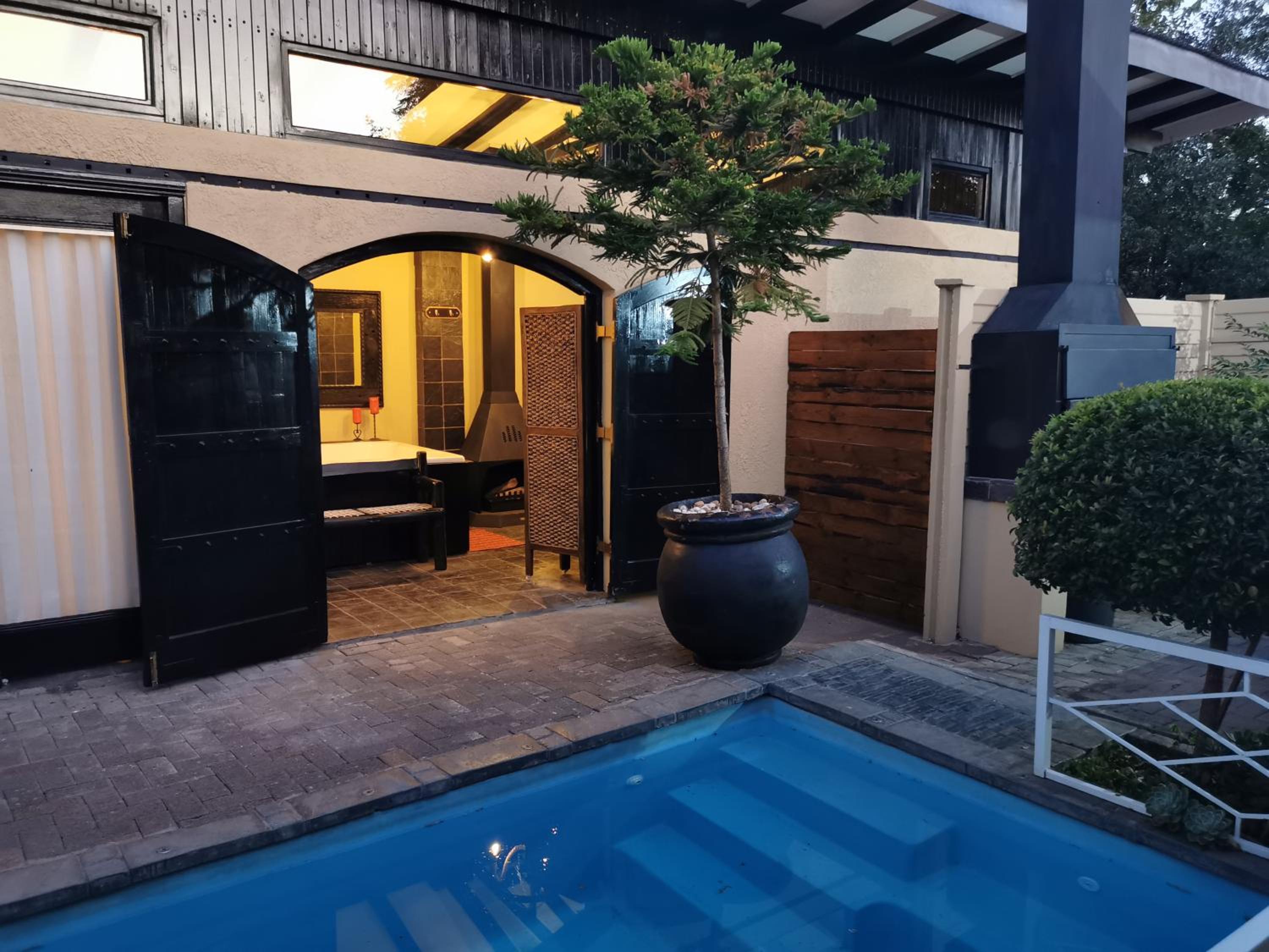 Deluxe Suite with Spa Bath - Photo 8