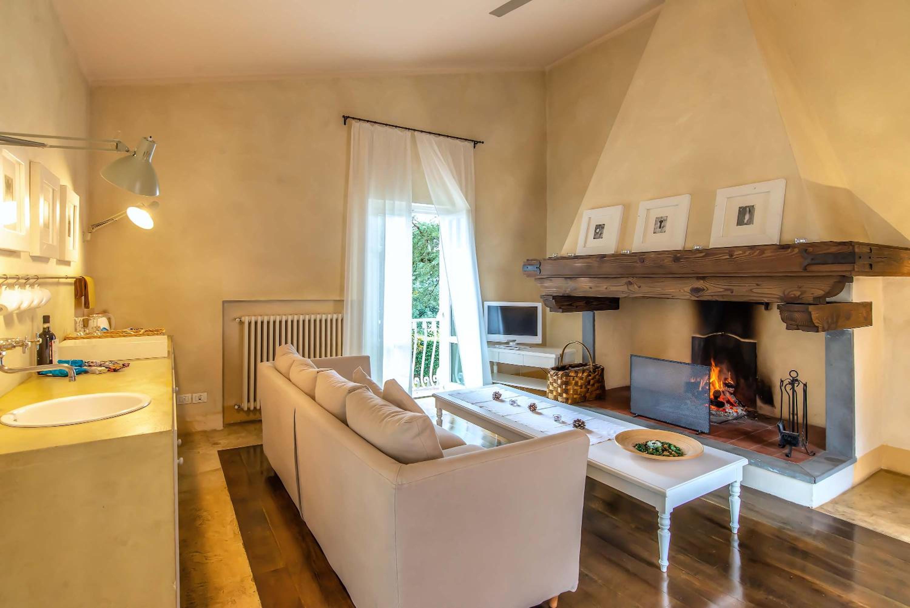 Executive Suite - Photo 8