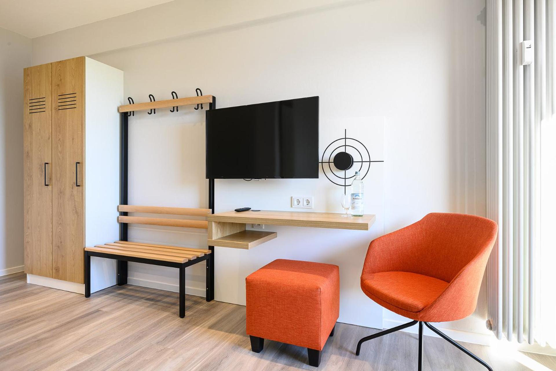 Twin Room with Balcony - Photo 2