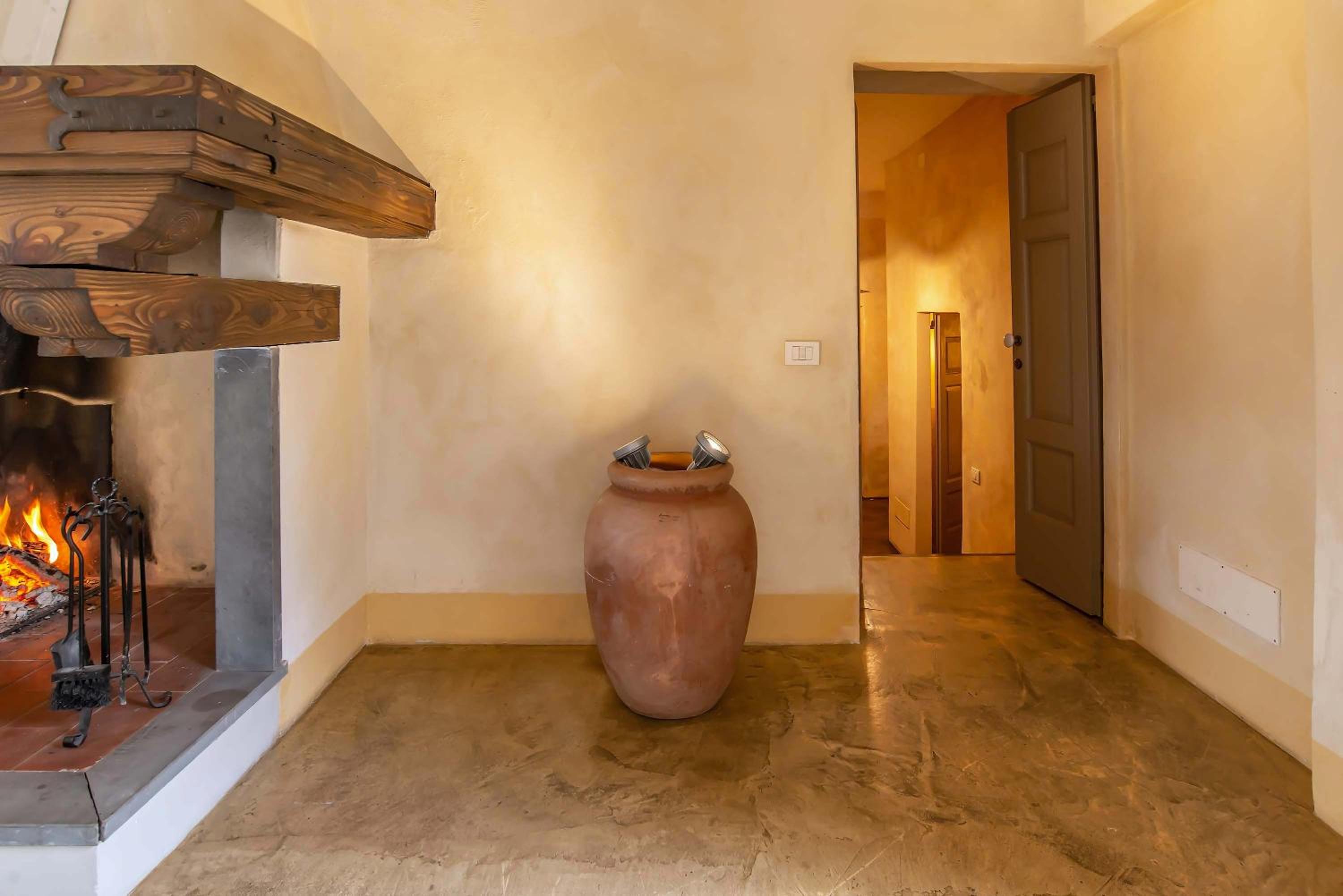 Executive Suite - Photo 14