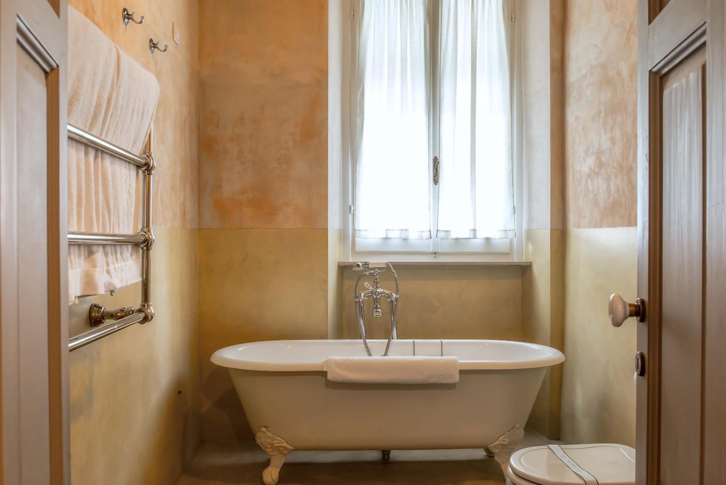 Superior Suite - Photo 3