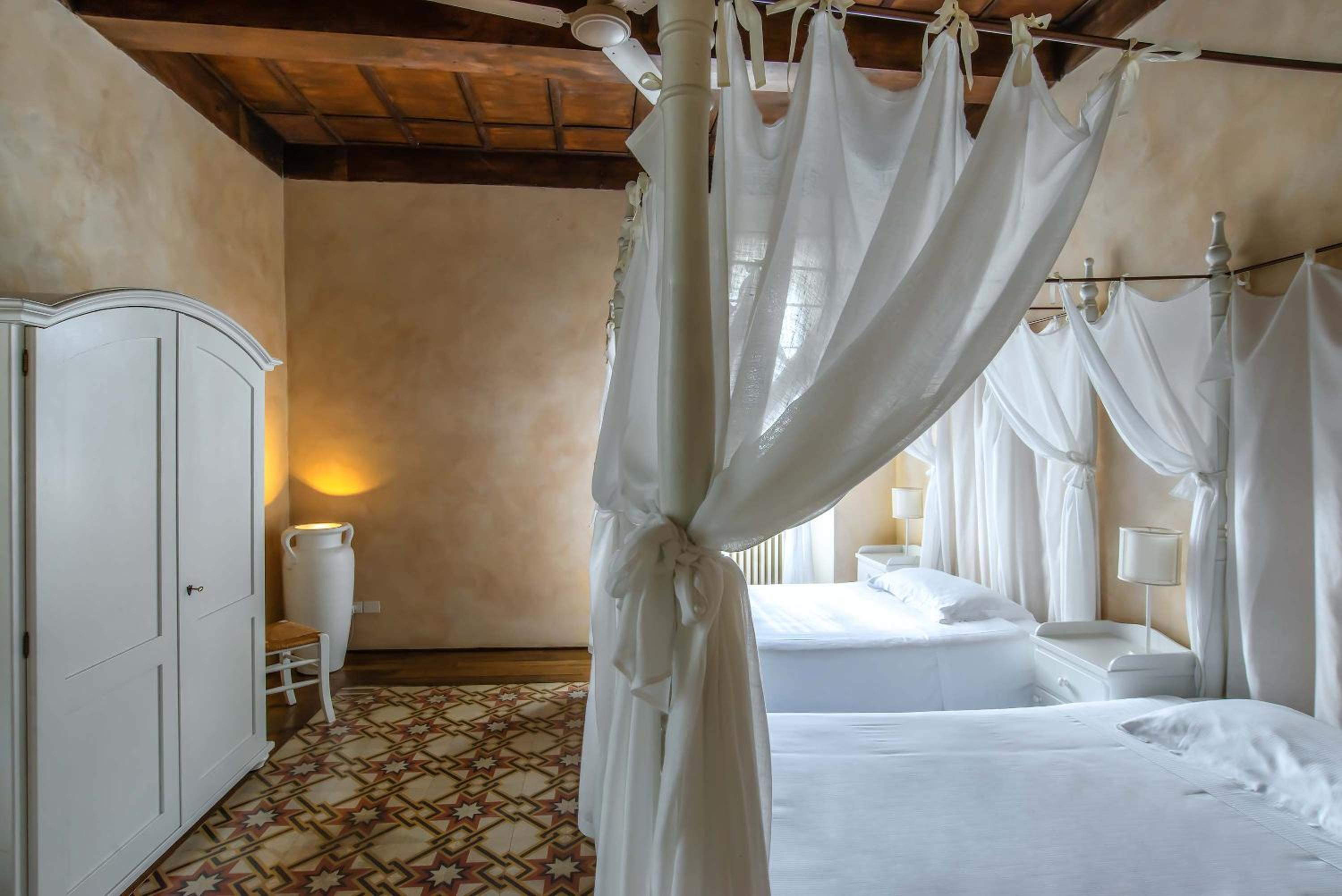 Superior Suite - Photo 6