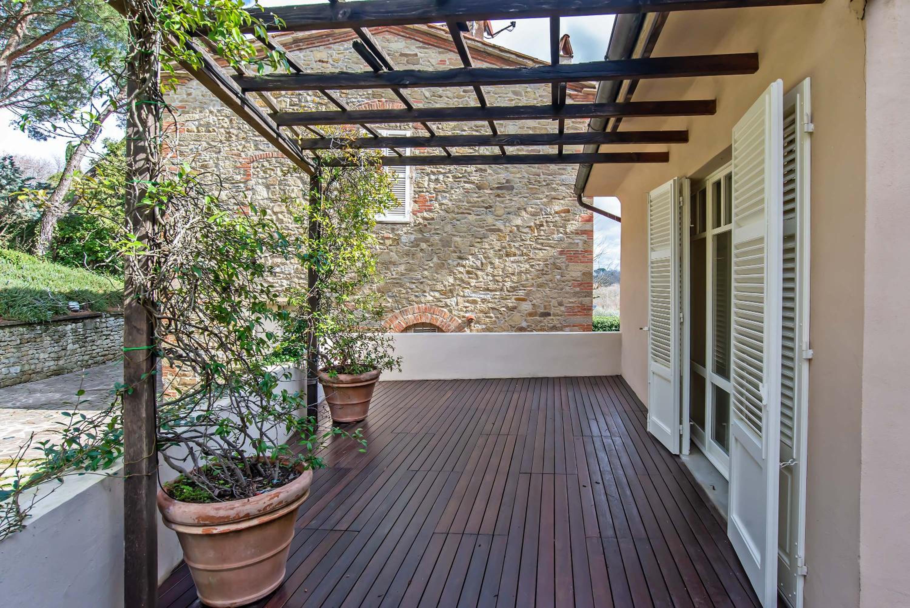 Executive Suite - Photo 12