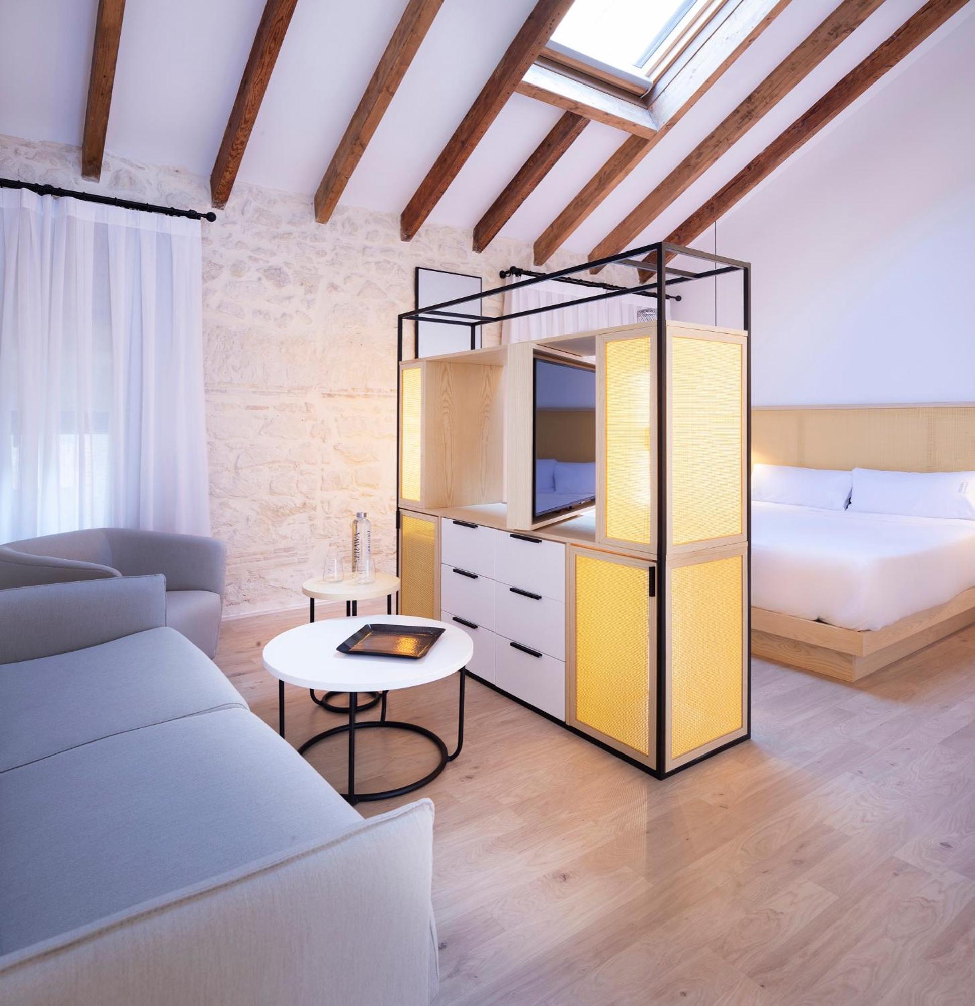Junior Suite with Terrace - Photo 17