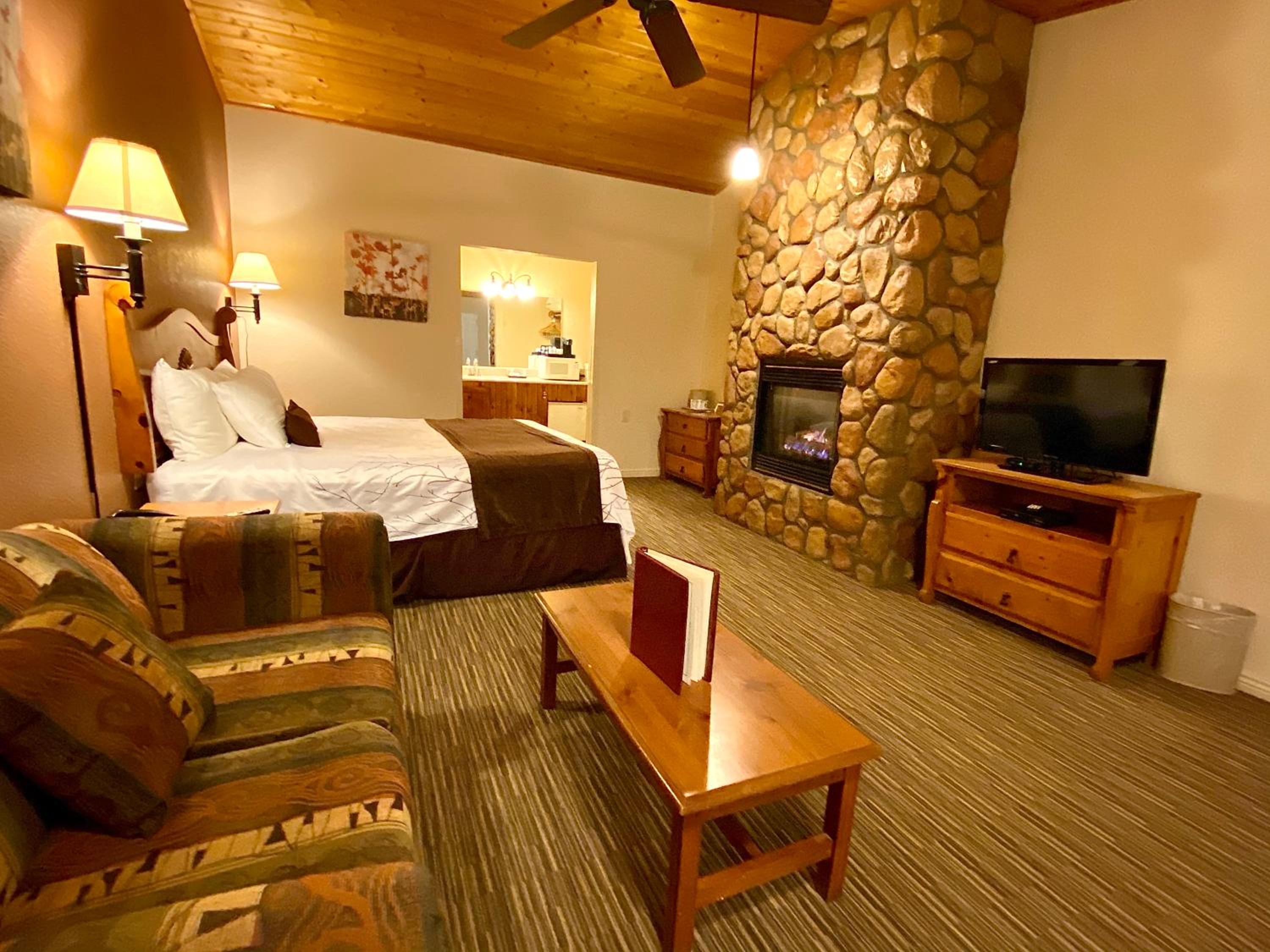 Deluxe King Room - Photo 2