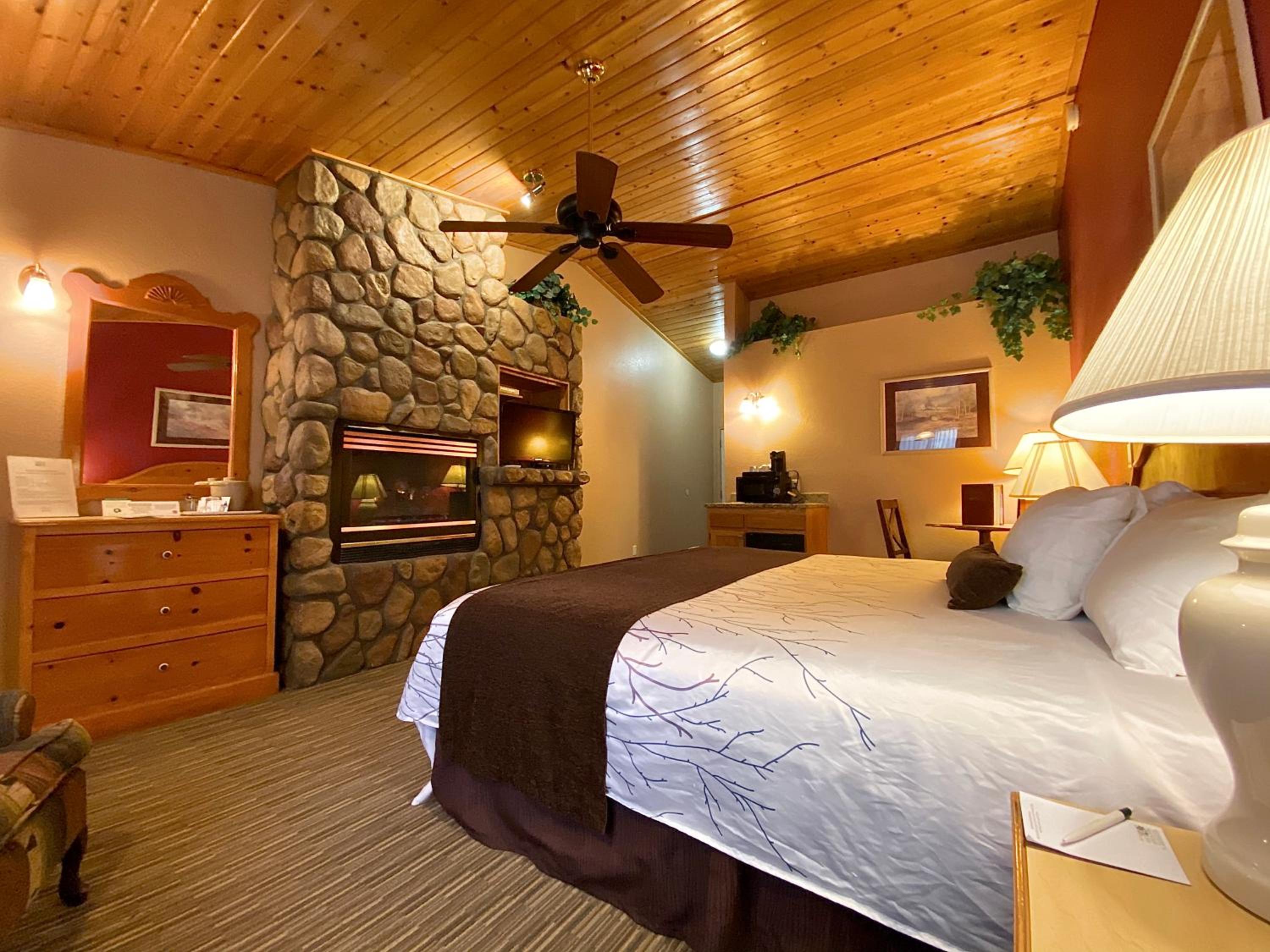 Deluxe King Room - Photo 1