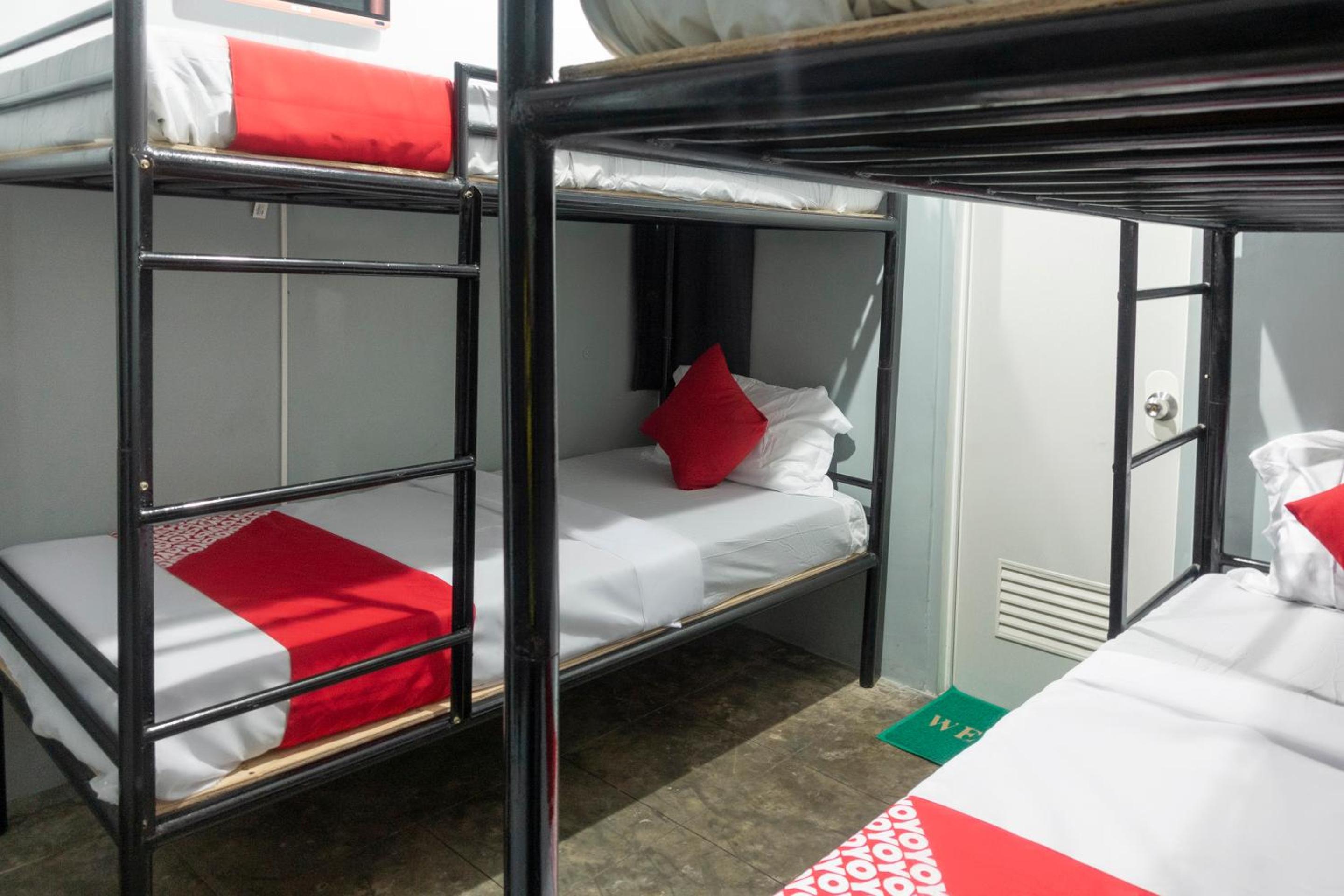4-Bed Mixed Dormitory Room photo 3