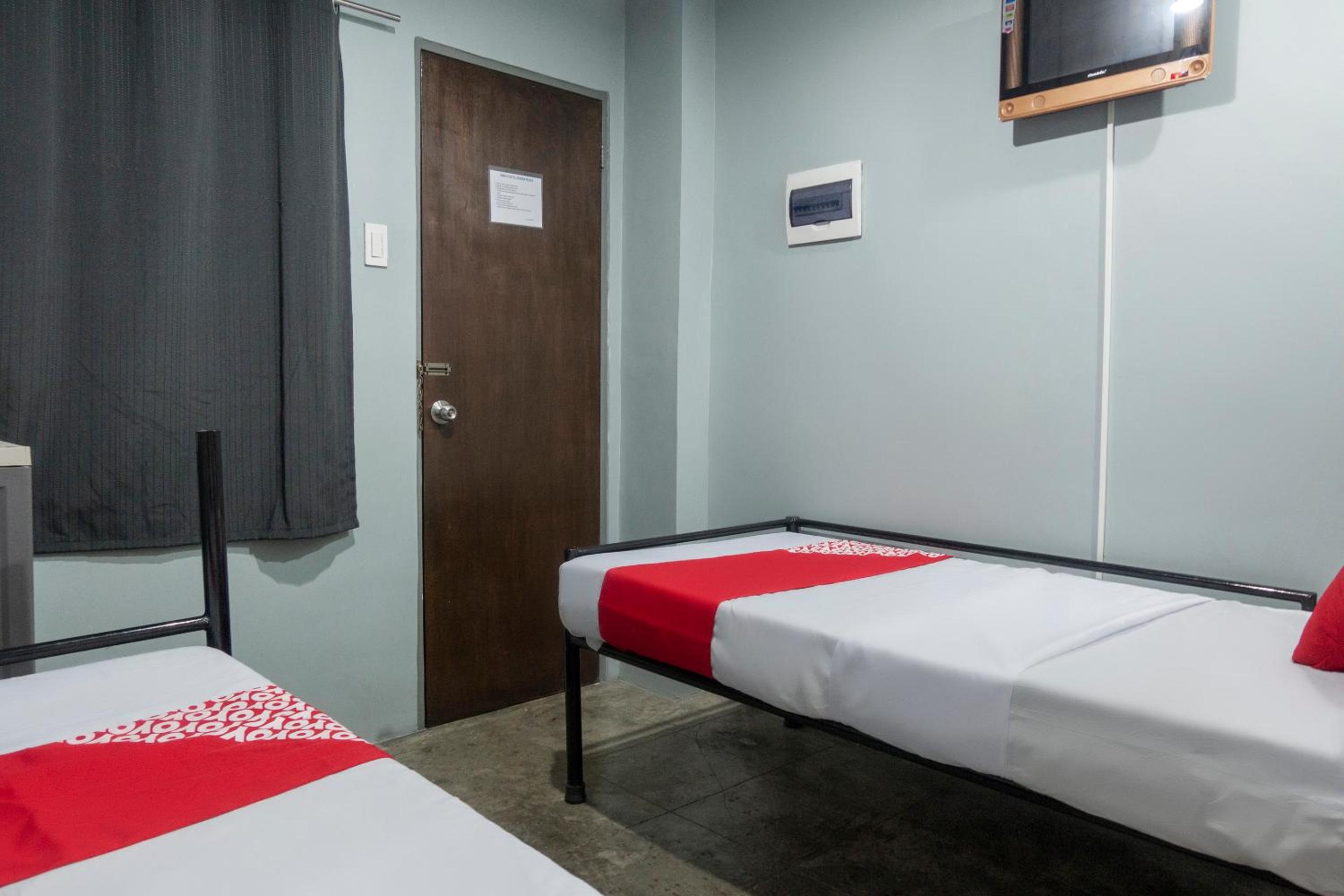 Standard Twin Room - Photo 4