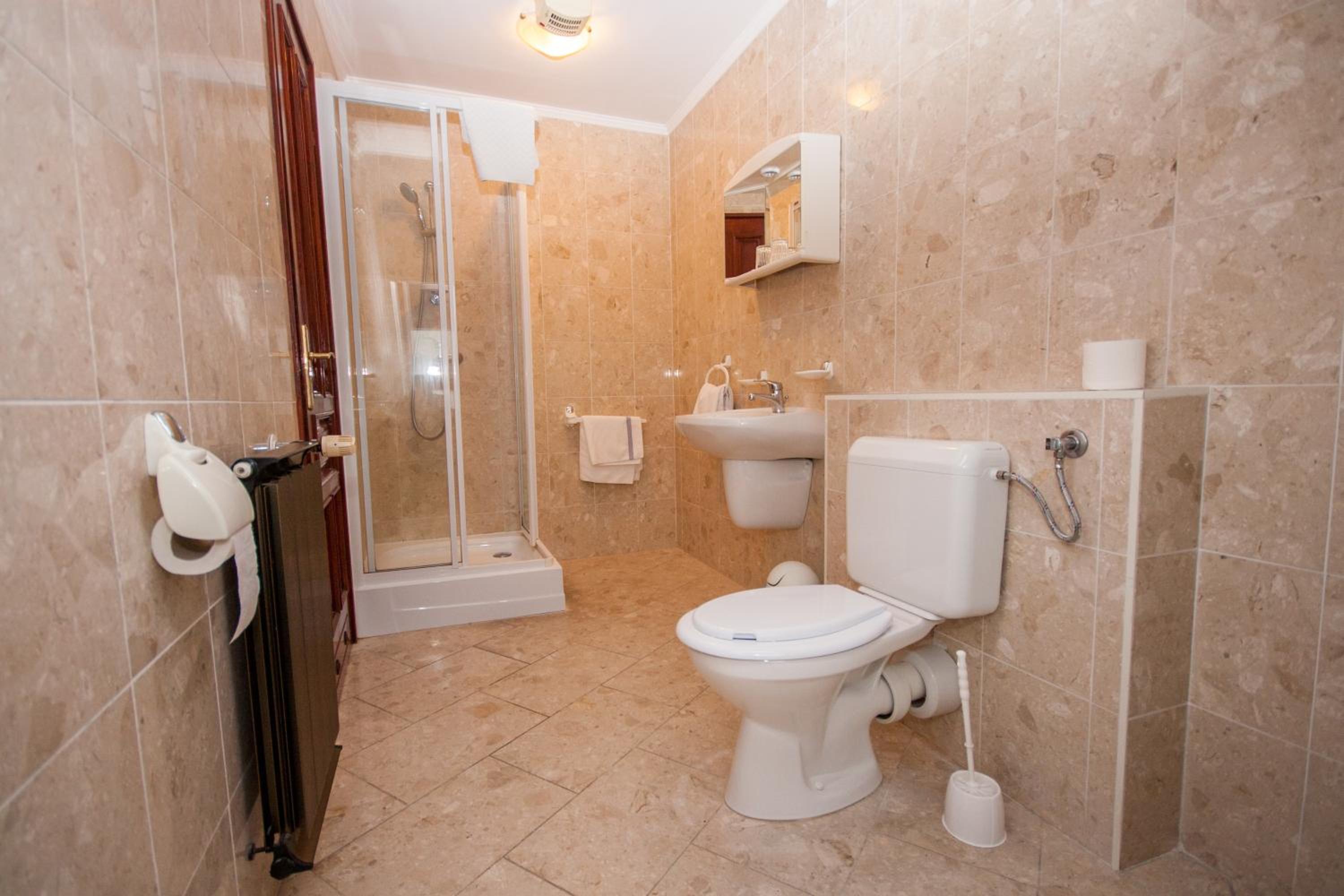Triple Room - Photo 16