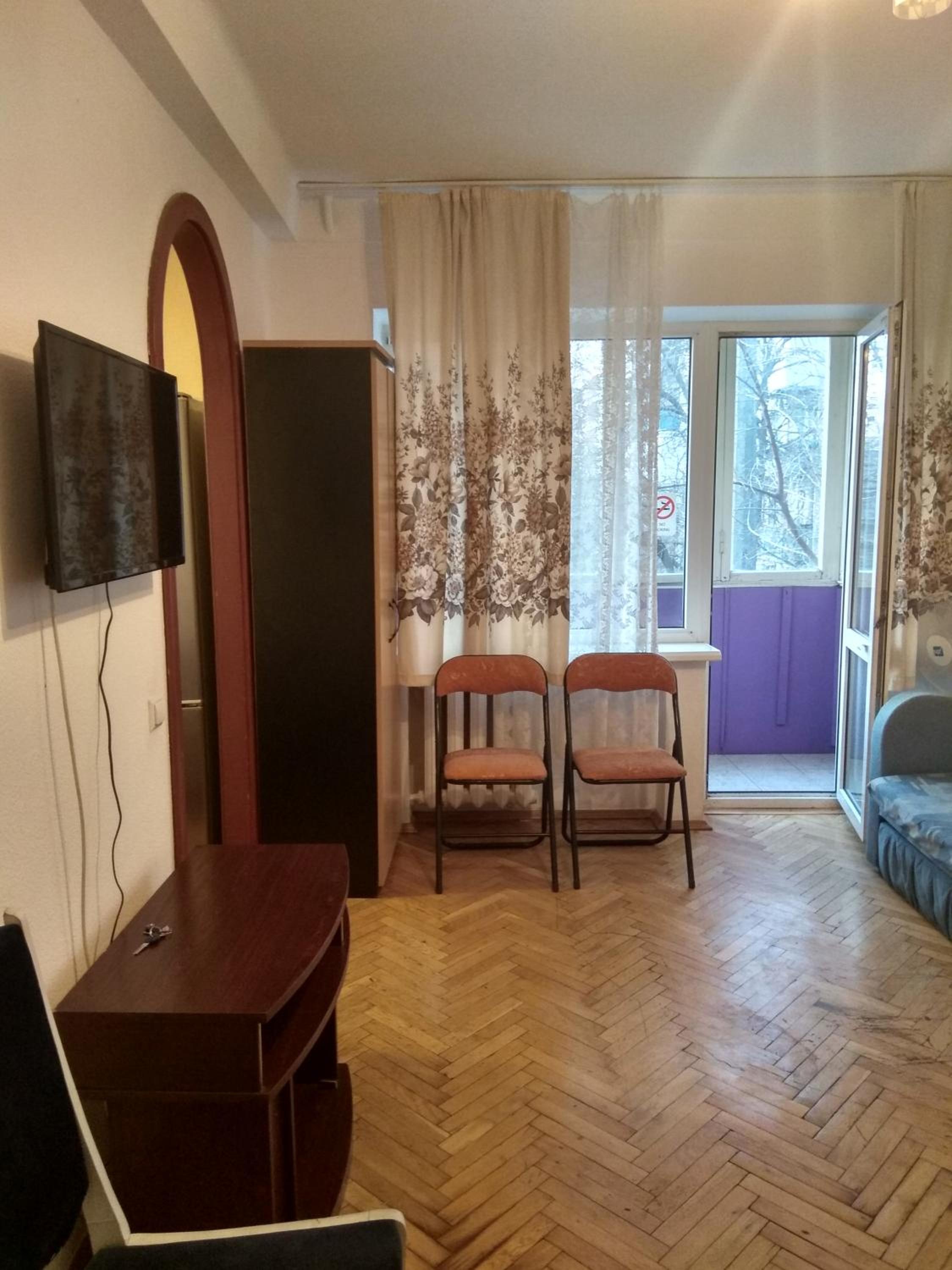 Apartment With Shared Bathroom