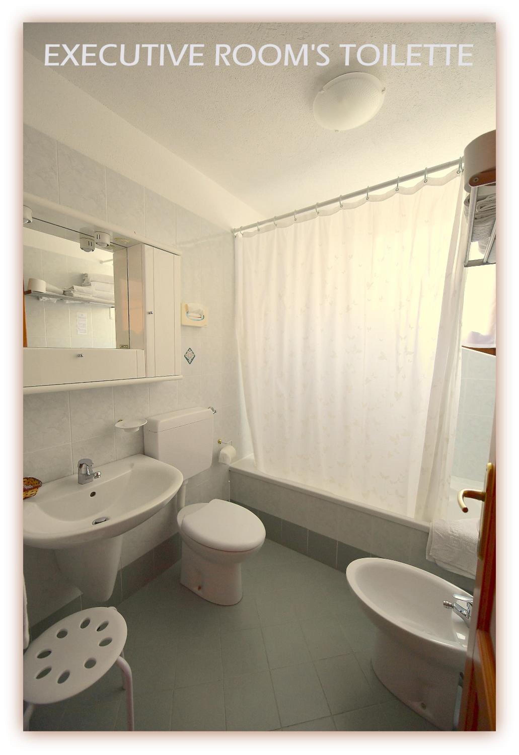 Superior Quadruple Room - Photo 2
