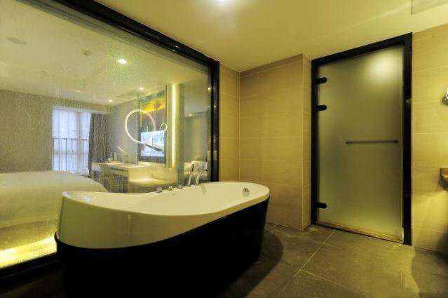 Deluxe Suite photo 2