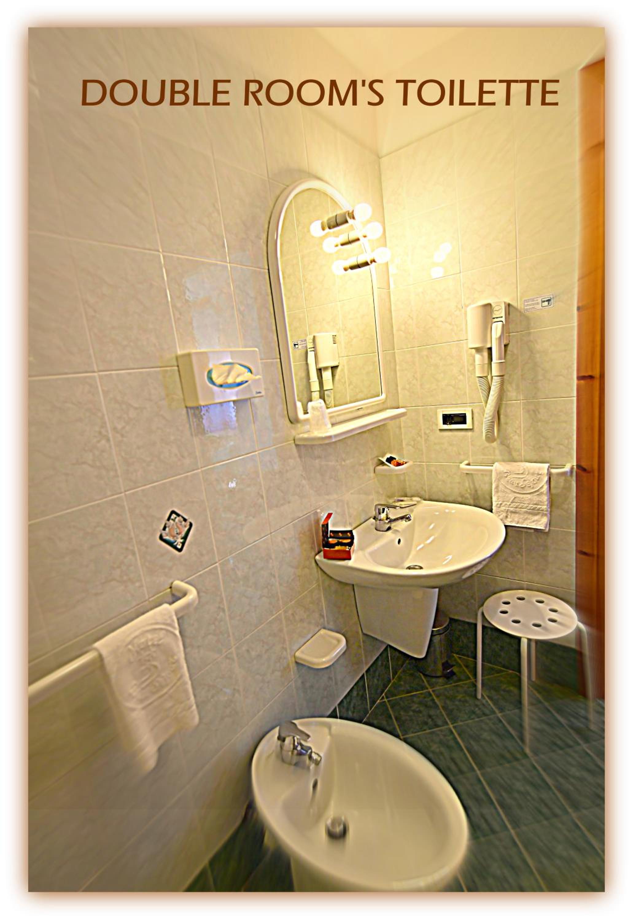 Double Room - Photo 3