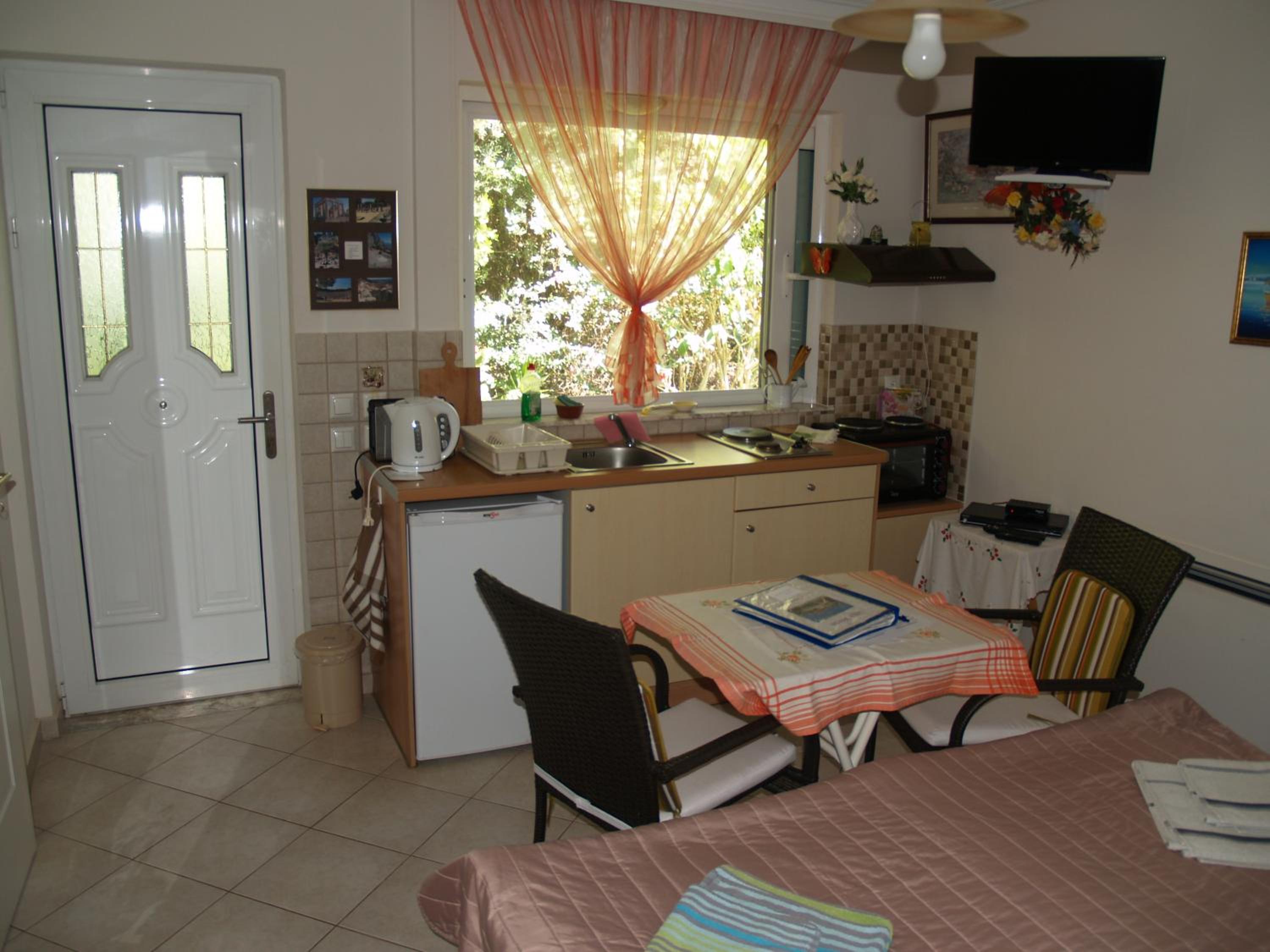 Studio with Patio photo 3