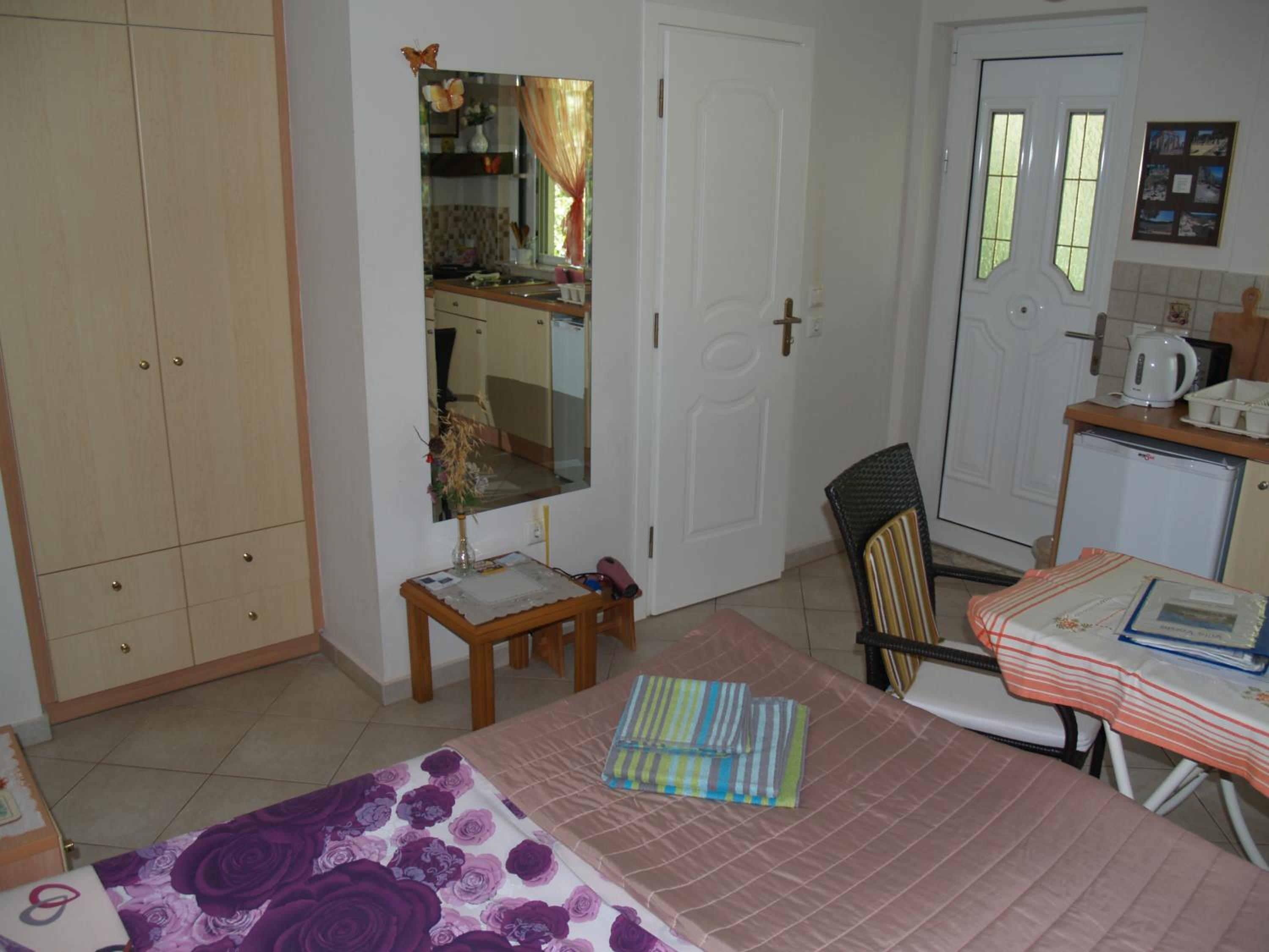 Studio with Patio photo 2