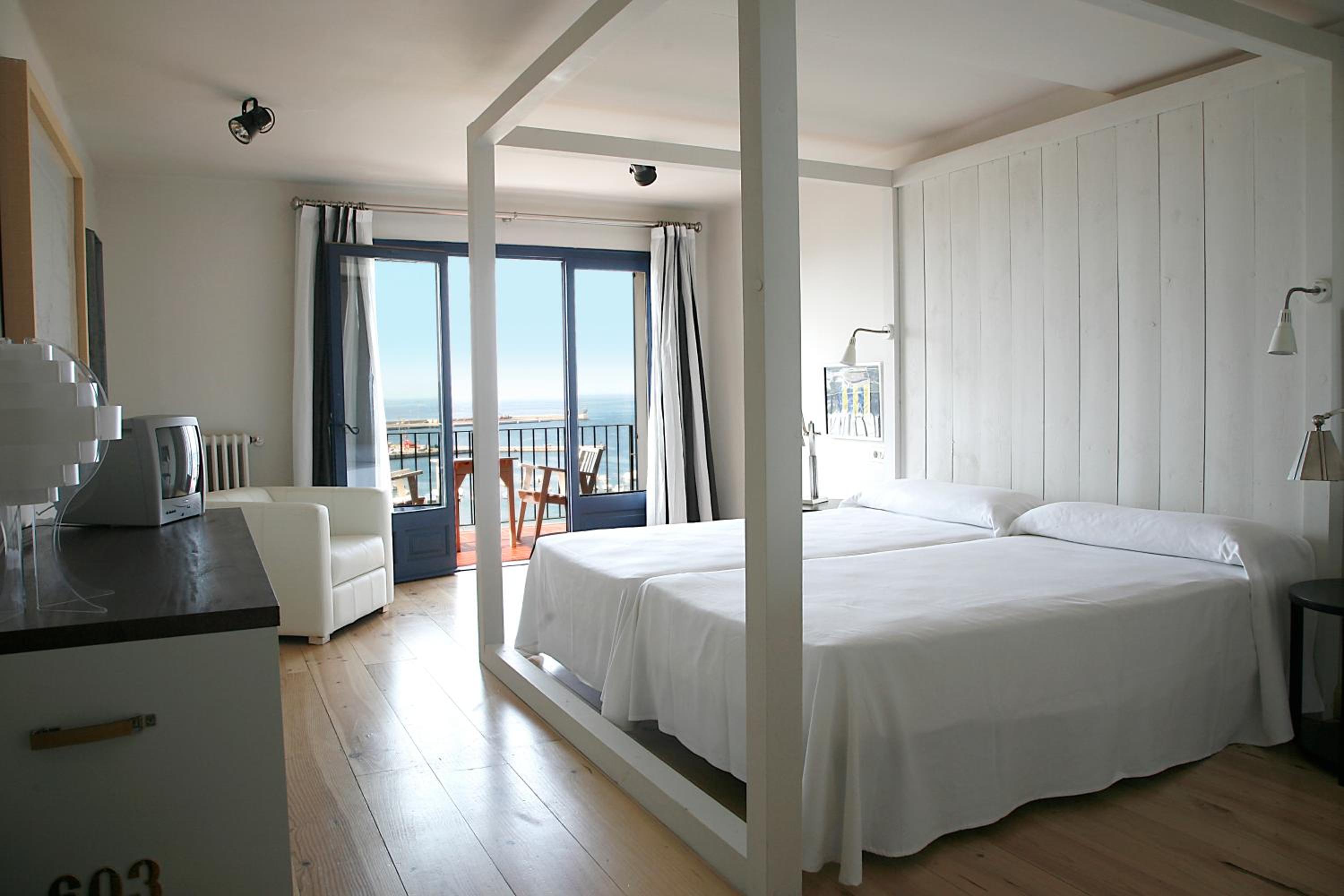 Twin Room with Sea View - Photo 1