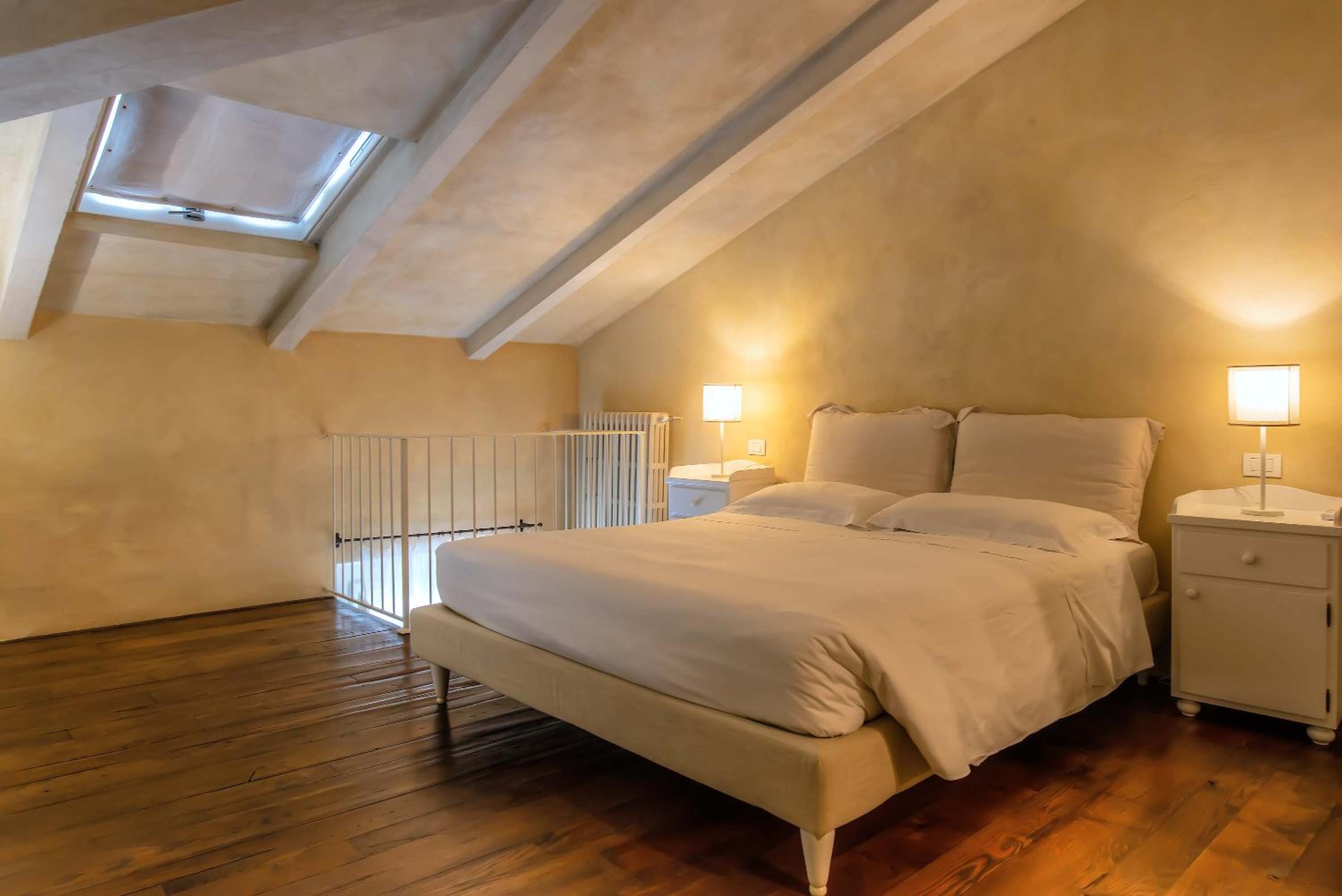 Suite - Photo 1