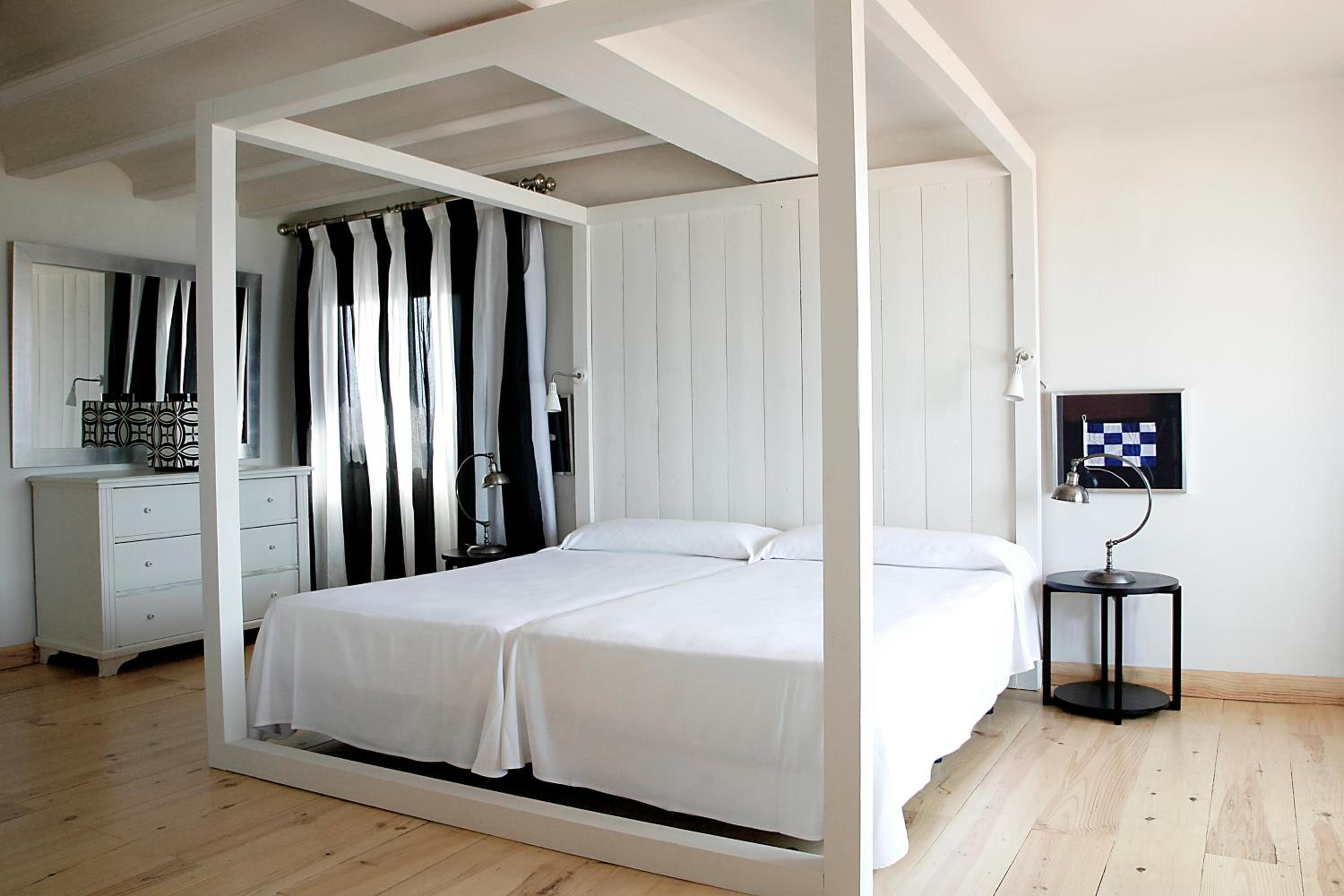 Twin Room with Pool View - Photo 1