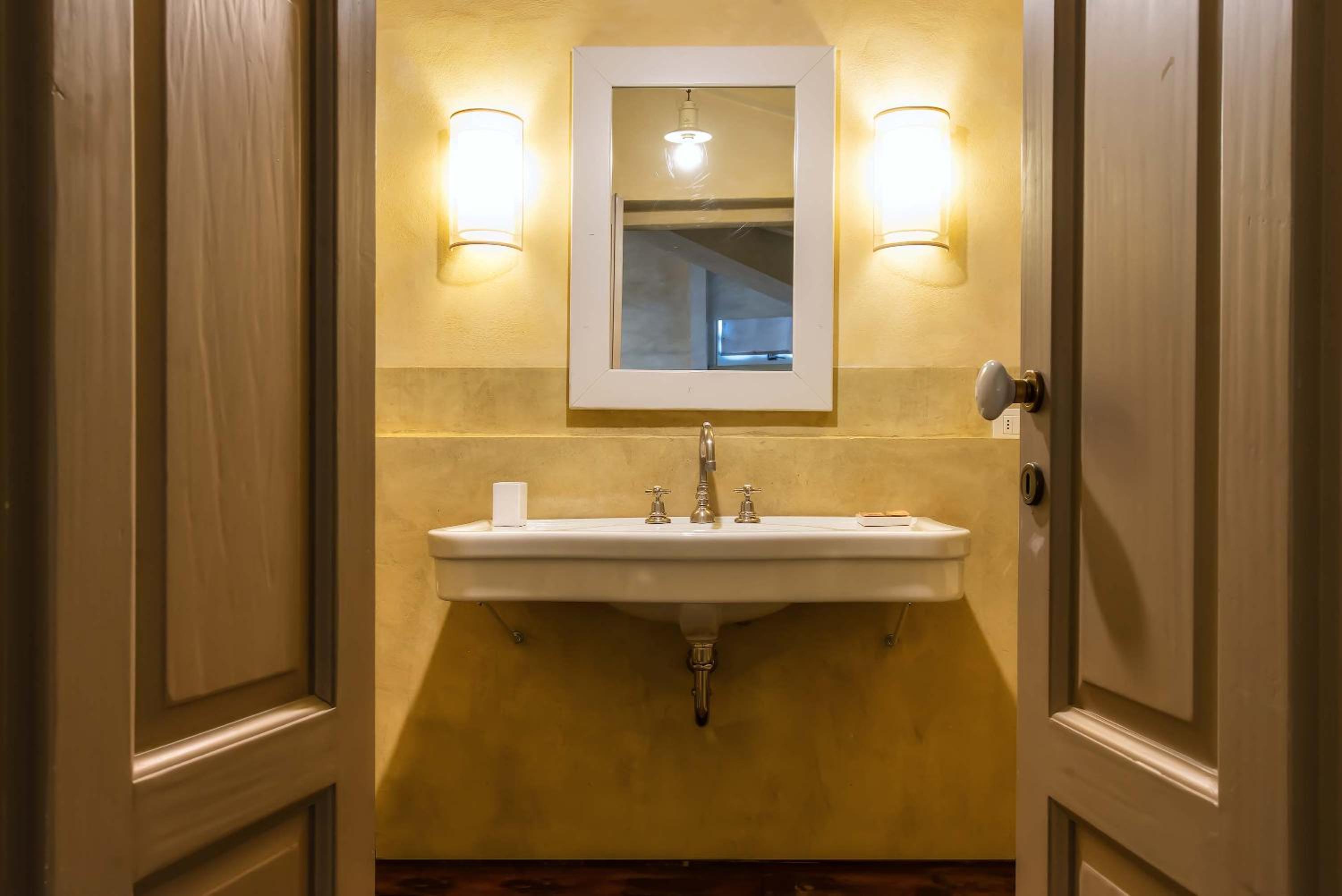 Suite - Photo 9