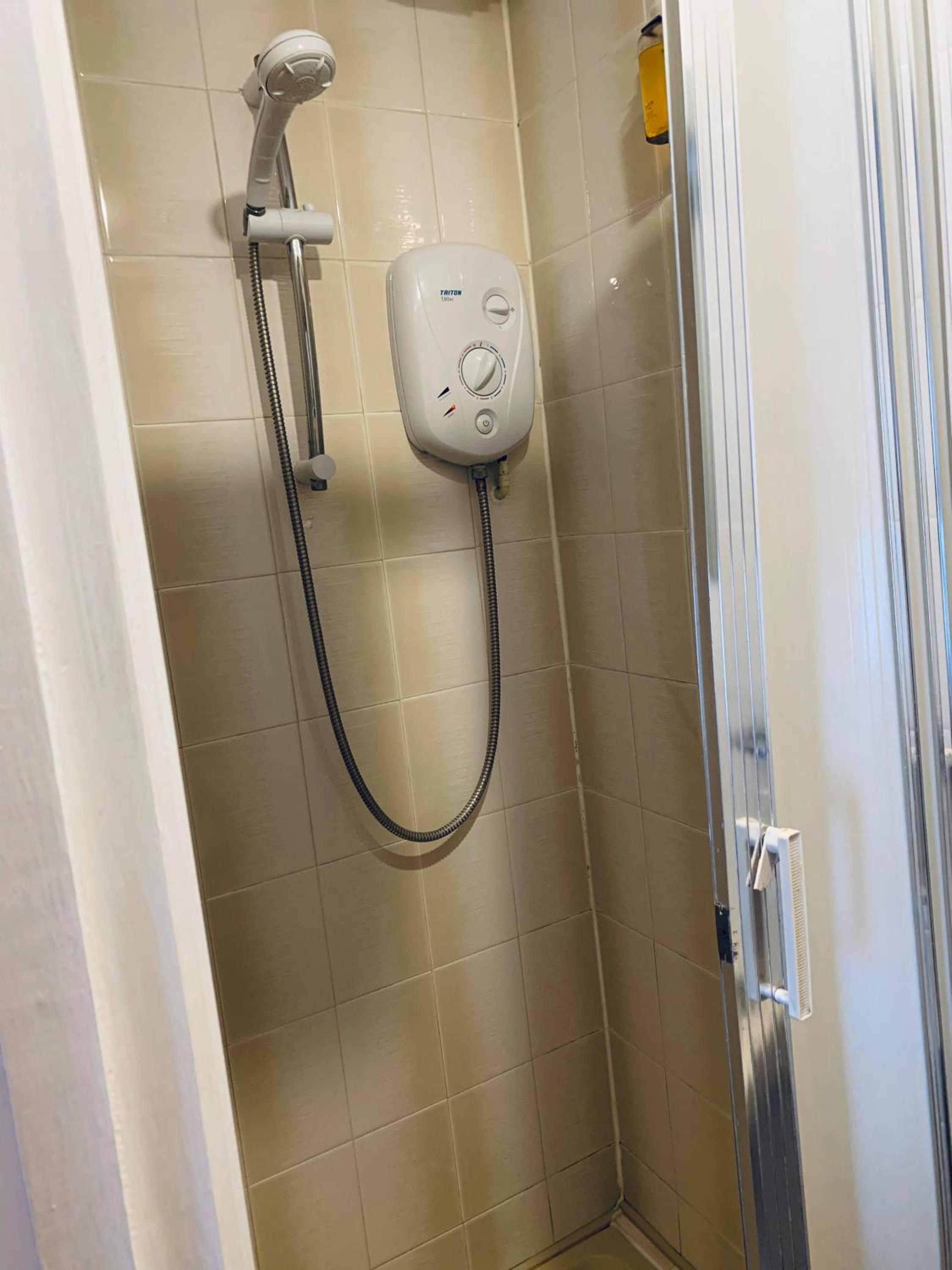 Double Room with Private Bathroom - Photo 6
