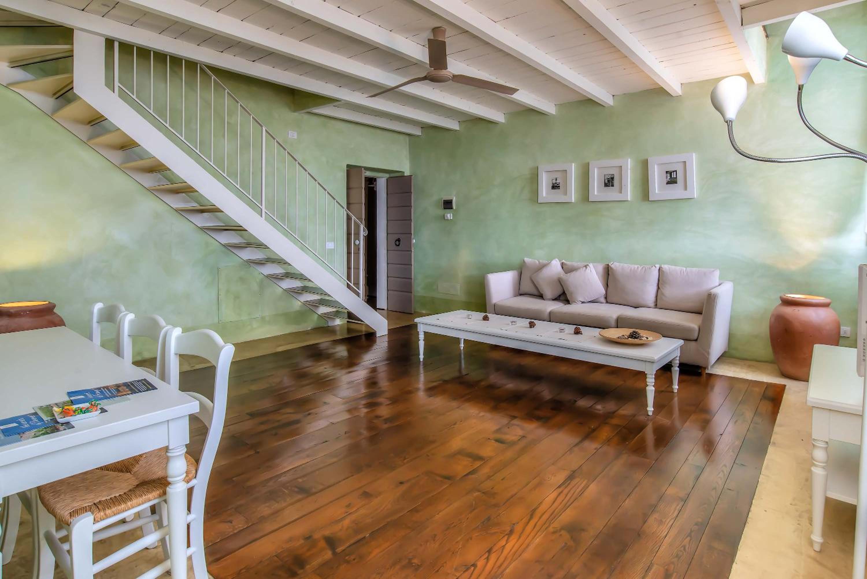 Superior Suite - Photo 11