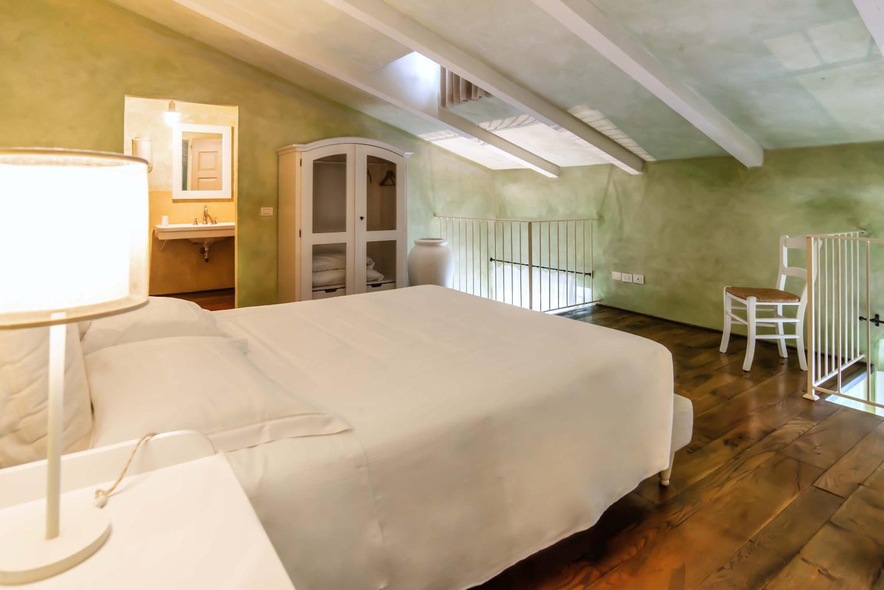 Superior Suite - Photo 19