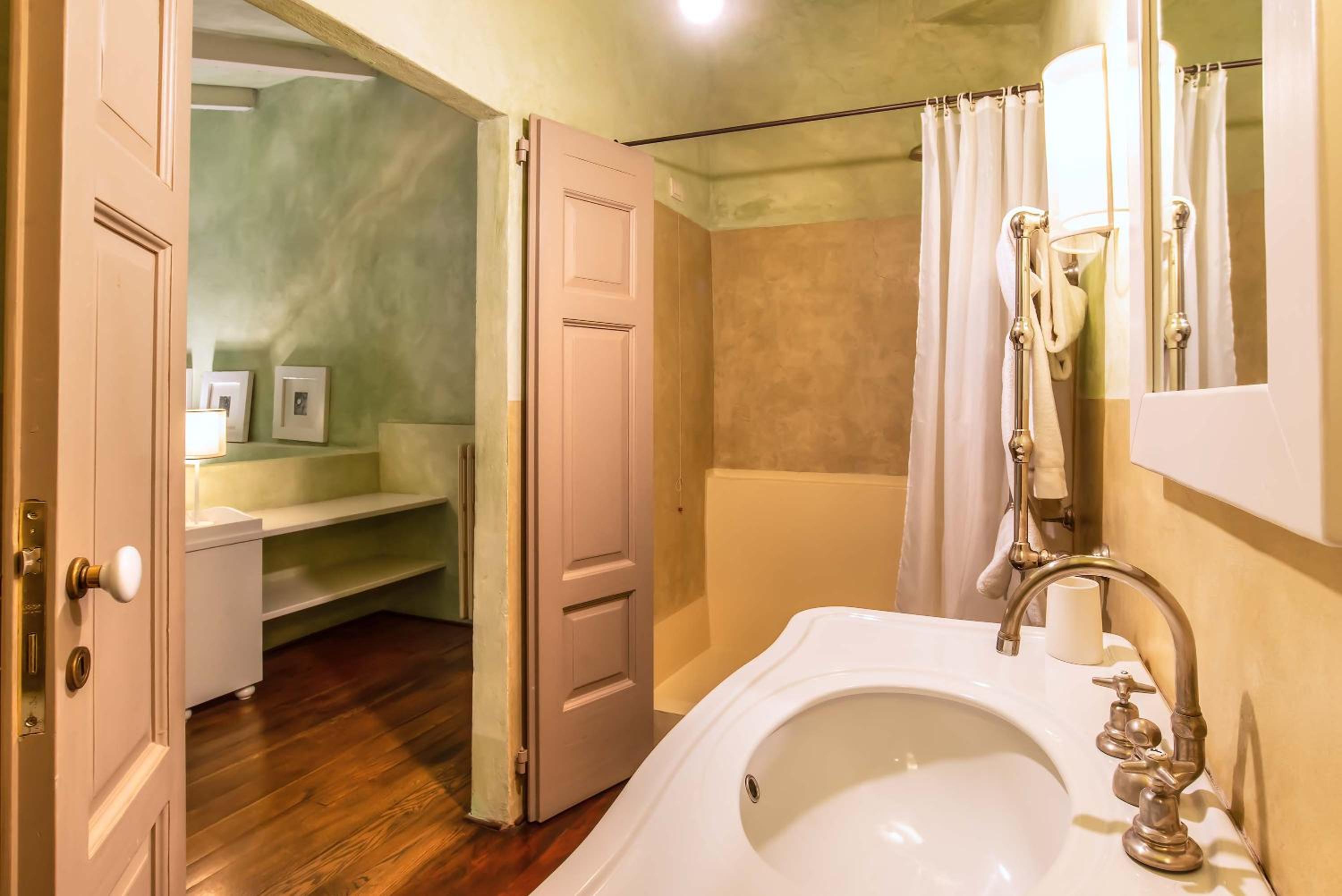 Superior Suite - Photo 7